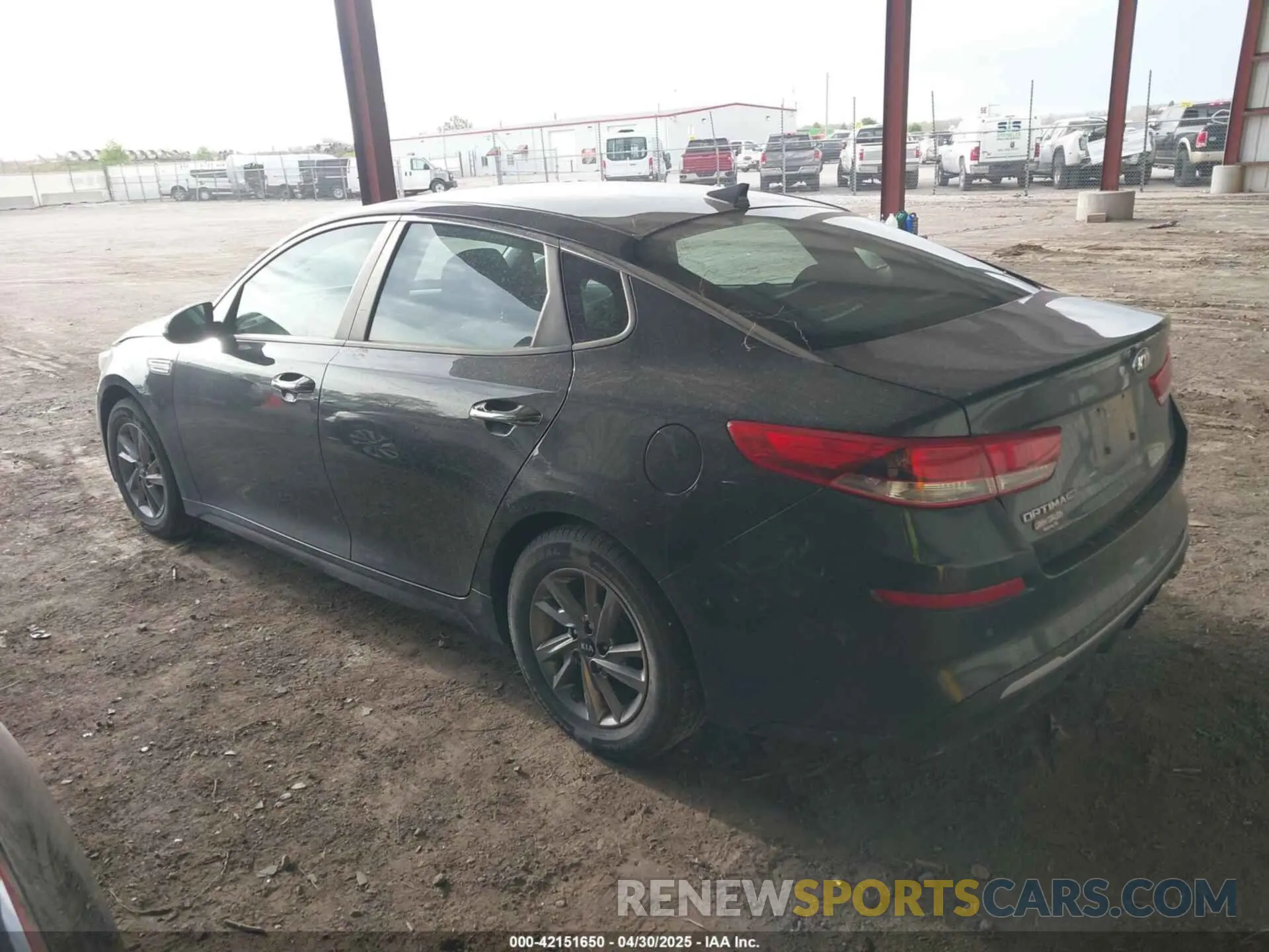 3 fotografías del automóvil dañado 5XXGT4L37KG293349 KIA OPTIMA 2019