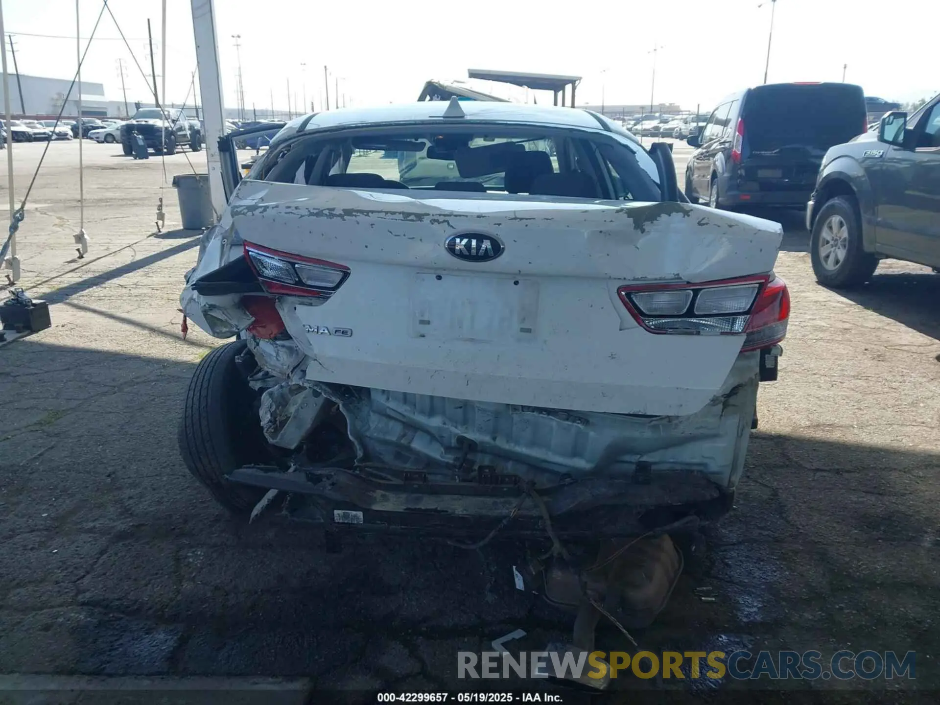 15 fotografías del automóvil dañado 5XXGT4L37KG301109 KIA OPTIMA 2019