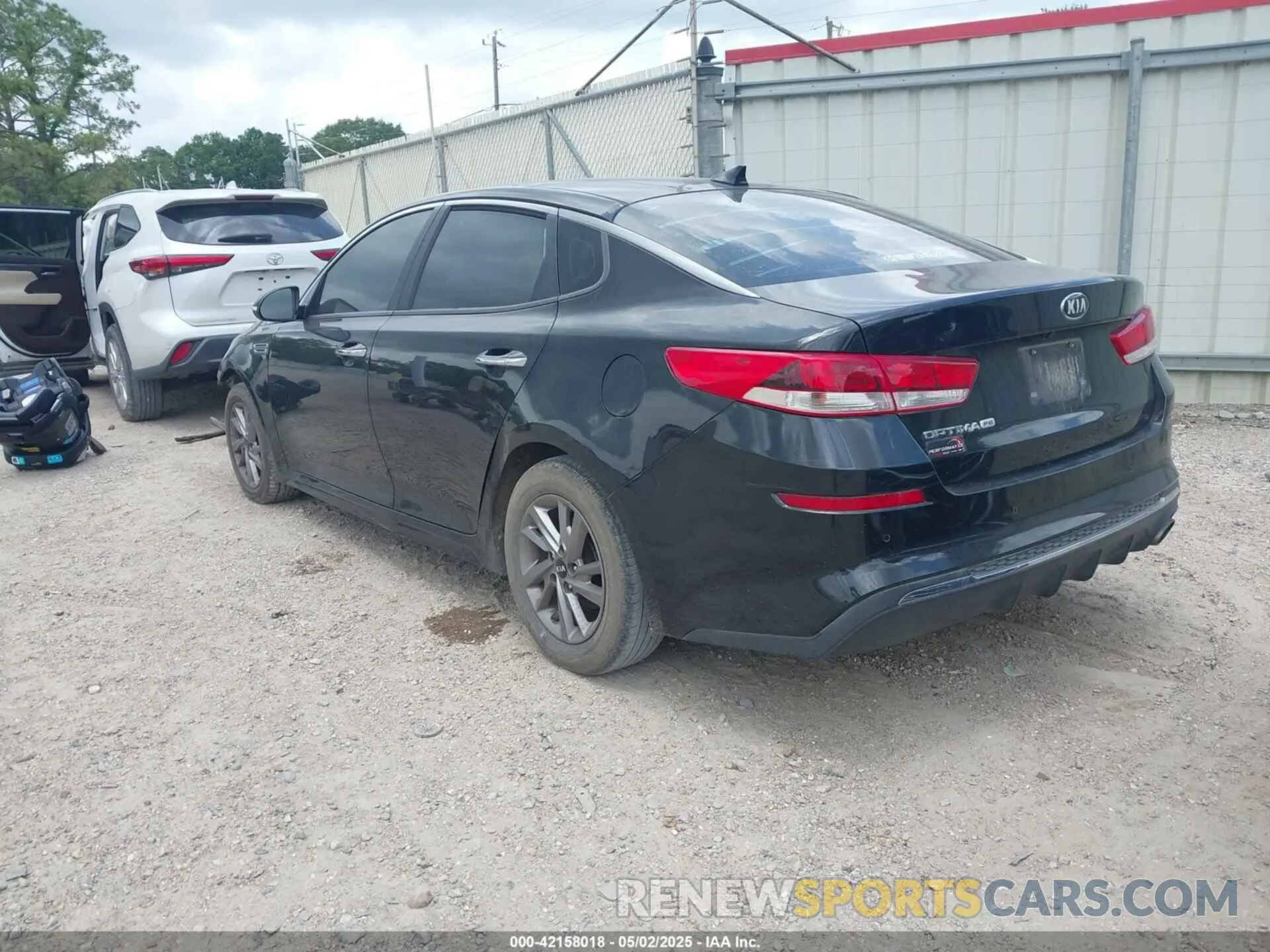 3 fotografías del automóvil dañado 5XXGT4L37KG308223 KIA OPTIMA 2019
