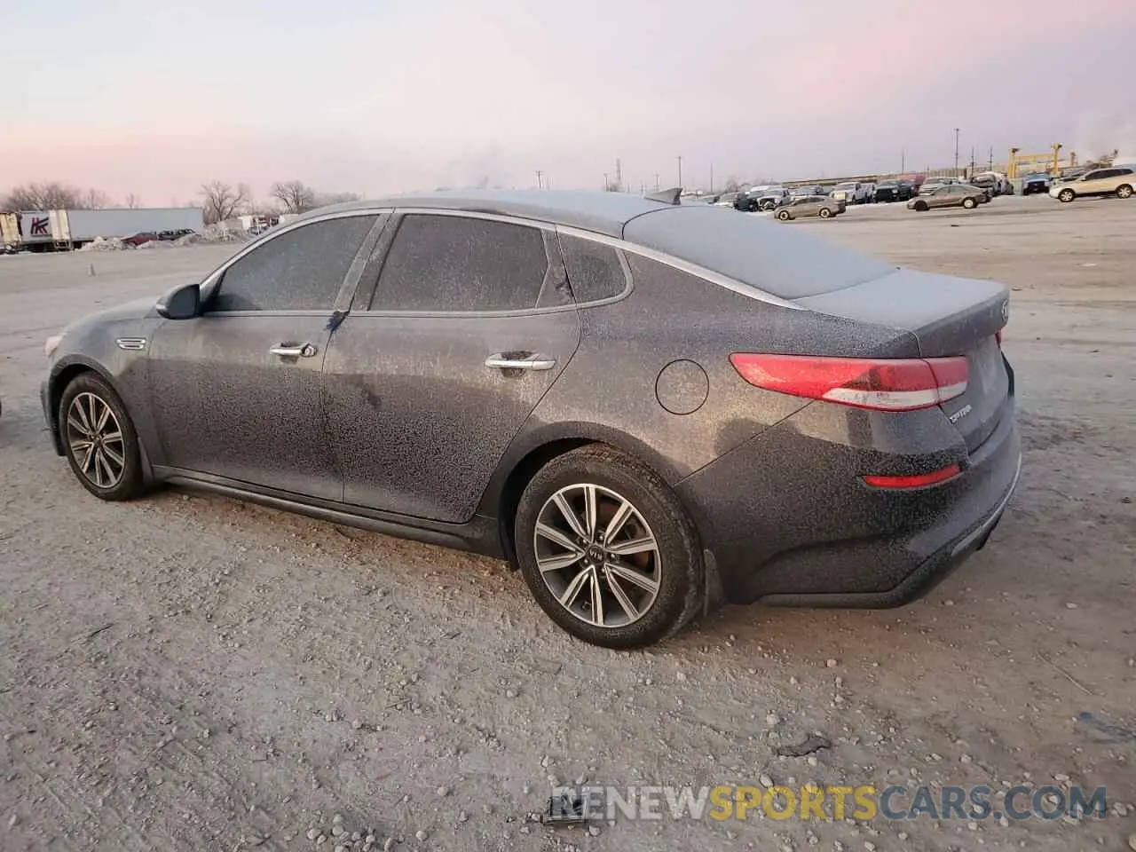 2 fotografías del automóvil dañado 5XXGT4L37KG325863 KIA OPTIMA 2019