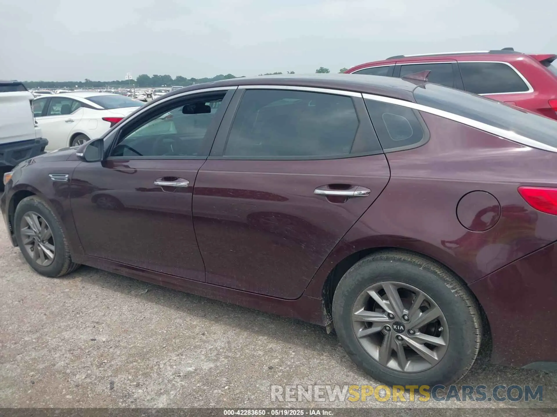 14 fotografías del automóvil dañado 5XXGT4L37KG336118 KIA OPTIMA 2019