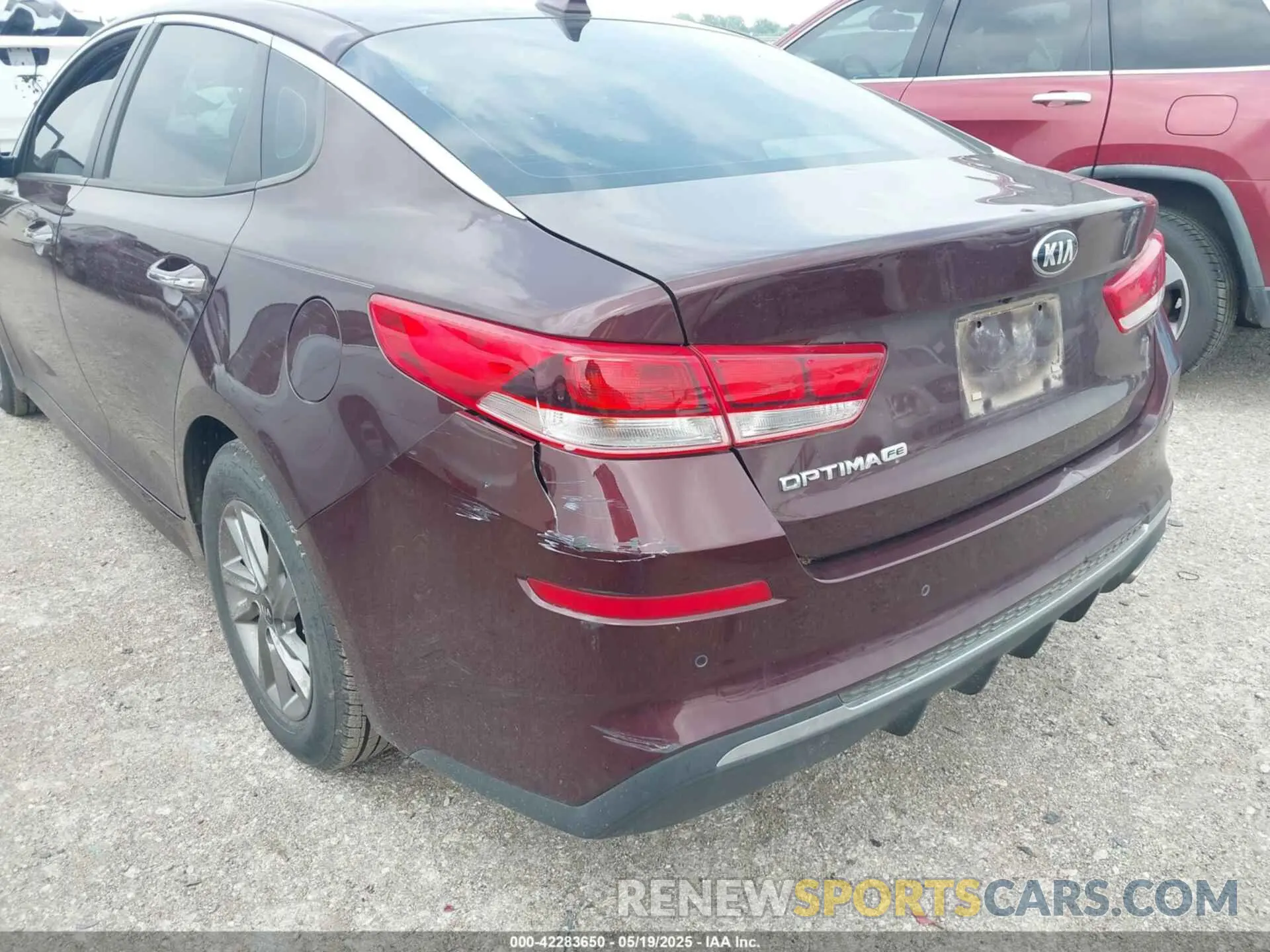 18 fotografías del automóvil dañado 5XXGT4L37KG336118 KIA OPTIMA 2019