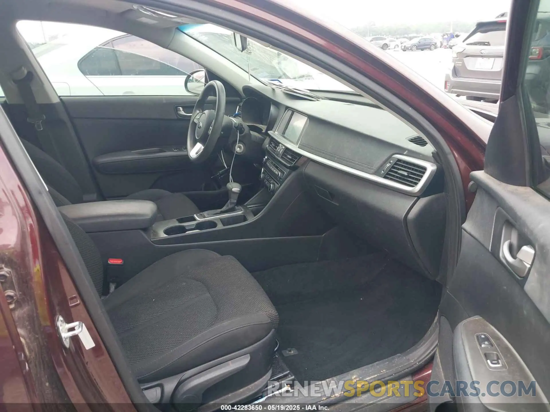 5 fotografías del automóvil dañado 5XXGT4L37KG336118 KIA OPTIMA 2019