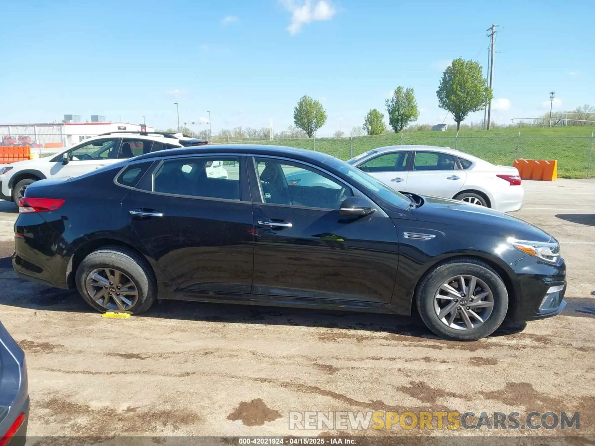 13 fotografías del automóvil dañado 5XXGT4L37KG341190 KIA OPTIMA 2019