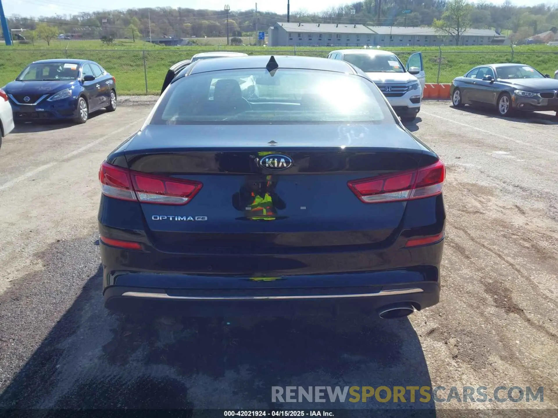 16 fotografías del automóvil dañado 5XXGT4L37KG341190 KIA OPTIMA 2019