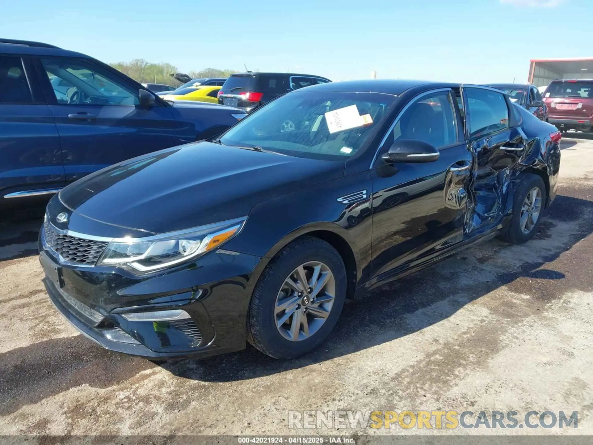 2 fotografías del automóvil dañado 5XXGT4L37KG341190 KIA OPTIMA 2019