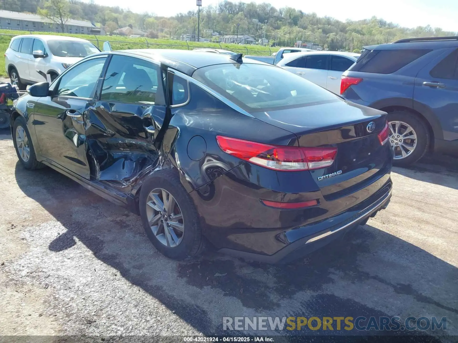 3 fotografías del automóvil dañado 5XXGT4L37KG341190 KIA OPTIMA 2019