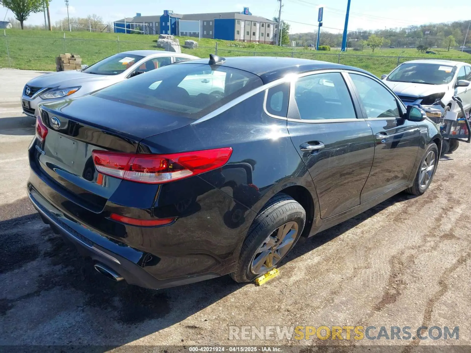4 fotografías del automóvil dañado 5XXGT4L37KG341190 KIA OPTIMA 2019