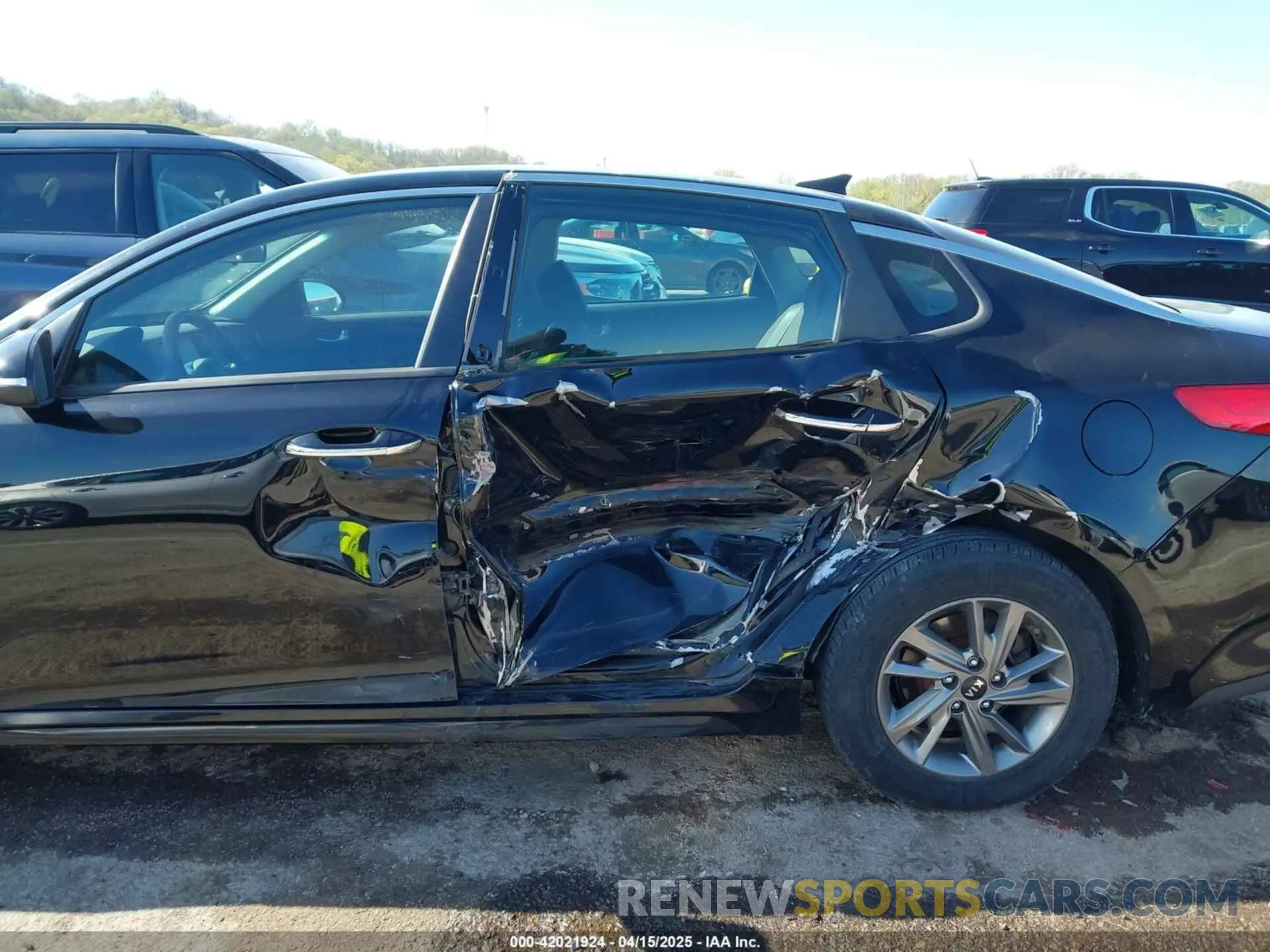6 fotografías del automóvil dañado 5XXGT4L37KG341190 KIA OPTIMA 2019