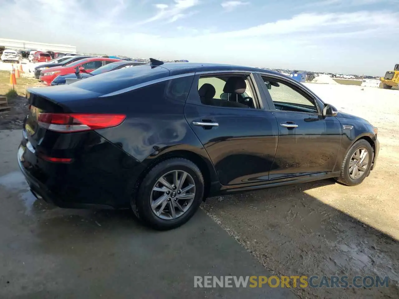 3 fotografías del automóvil dañado 5XXGT4L37KG362587 KIA OPTIMA 2019