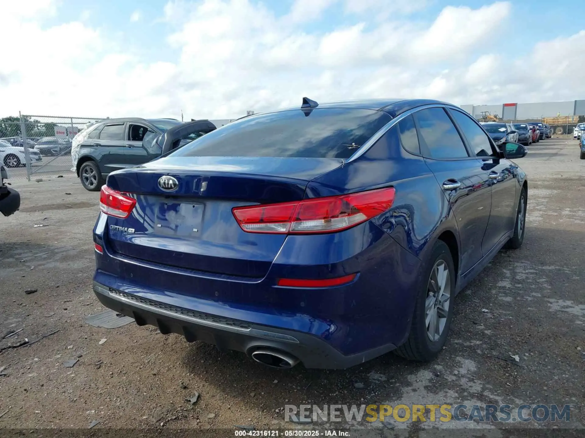 4 fotografías del automóvil dañado 5XXGT4L37KG364095 KIA OPTIMA 2019