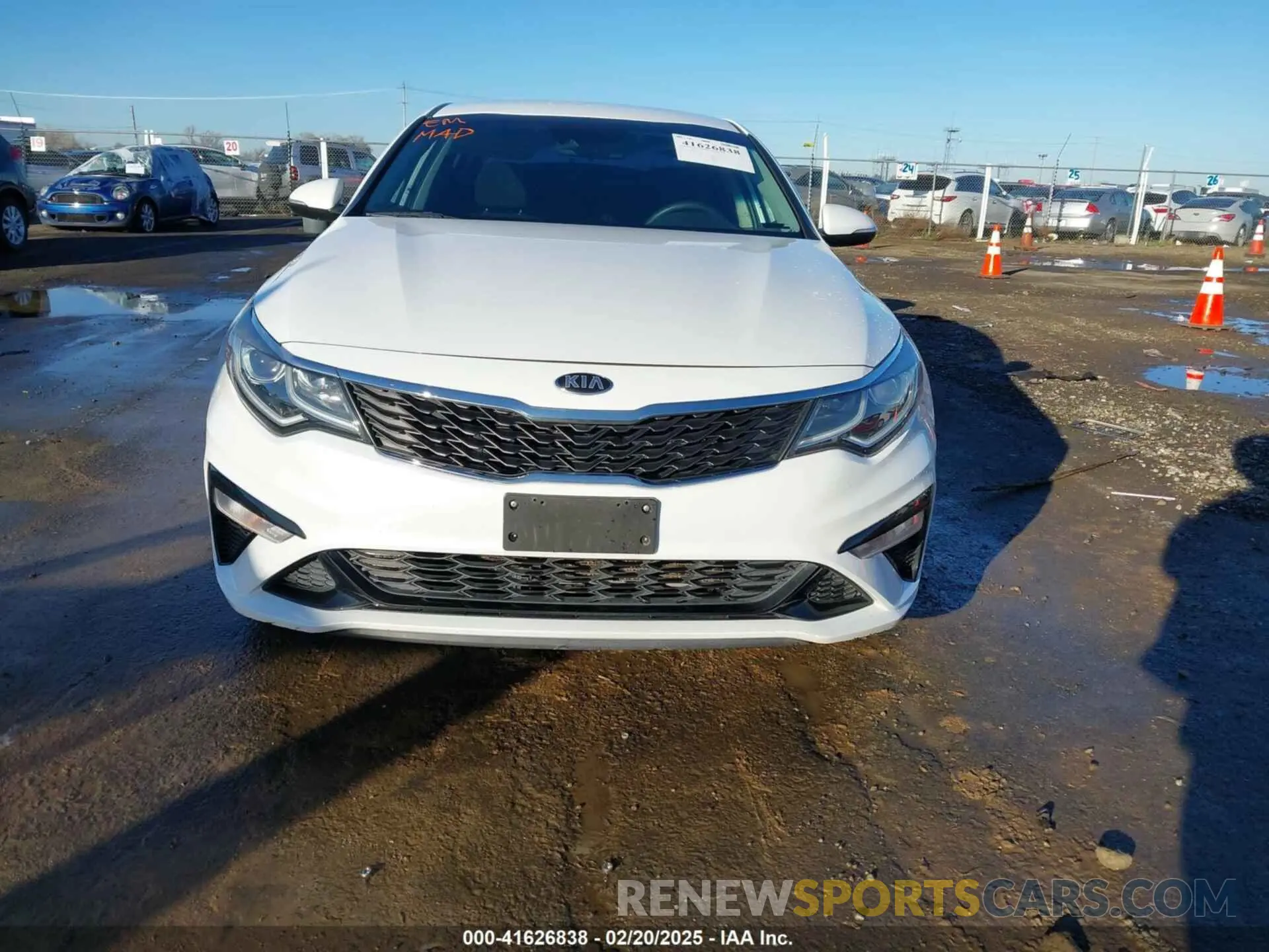 12 fotografías del automóvil dañado 5XXGT4L38KG279119 KIA OPTIMA 2019