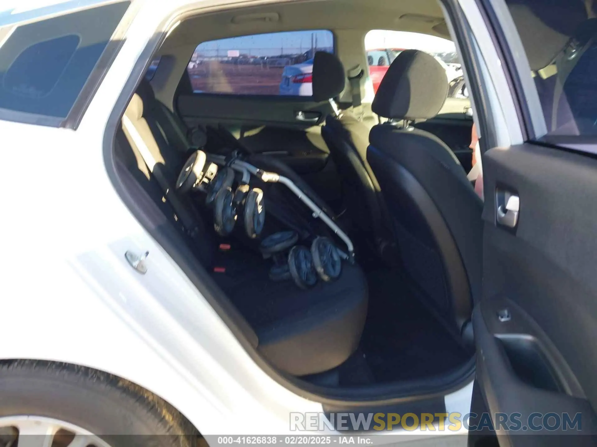8 fotografías del automóvil dañado 5XXGT4L38KG279119 KIA OPTIMA 2019