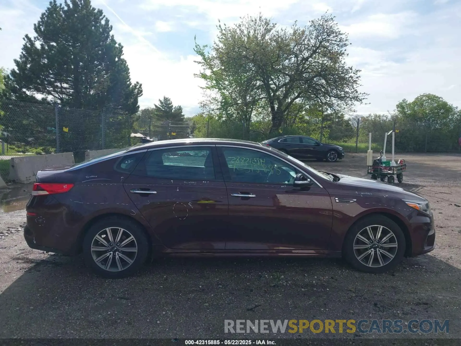 12 fotografías del automóvil dañado 5XXGT4L38KG300261 KIA OPTIMA 2019