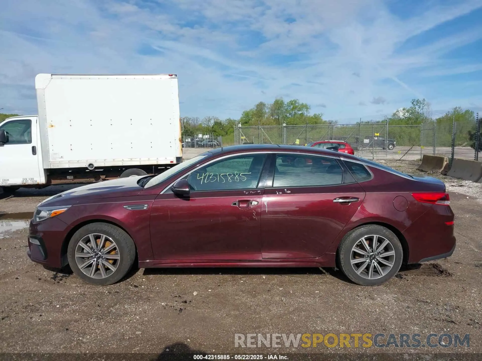 13 fotografías del automóvil dañado 5XXGT4L38KG300261 KIA OPTIMA 2019