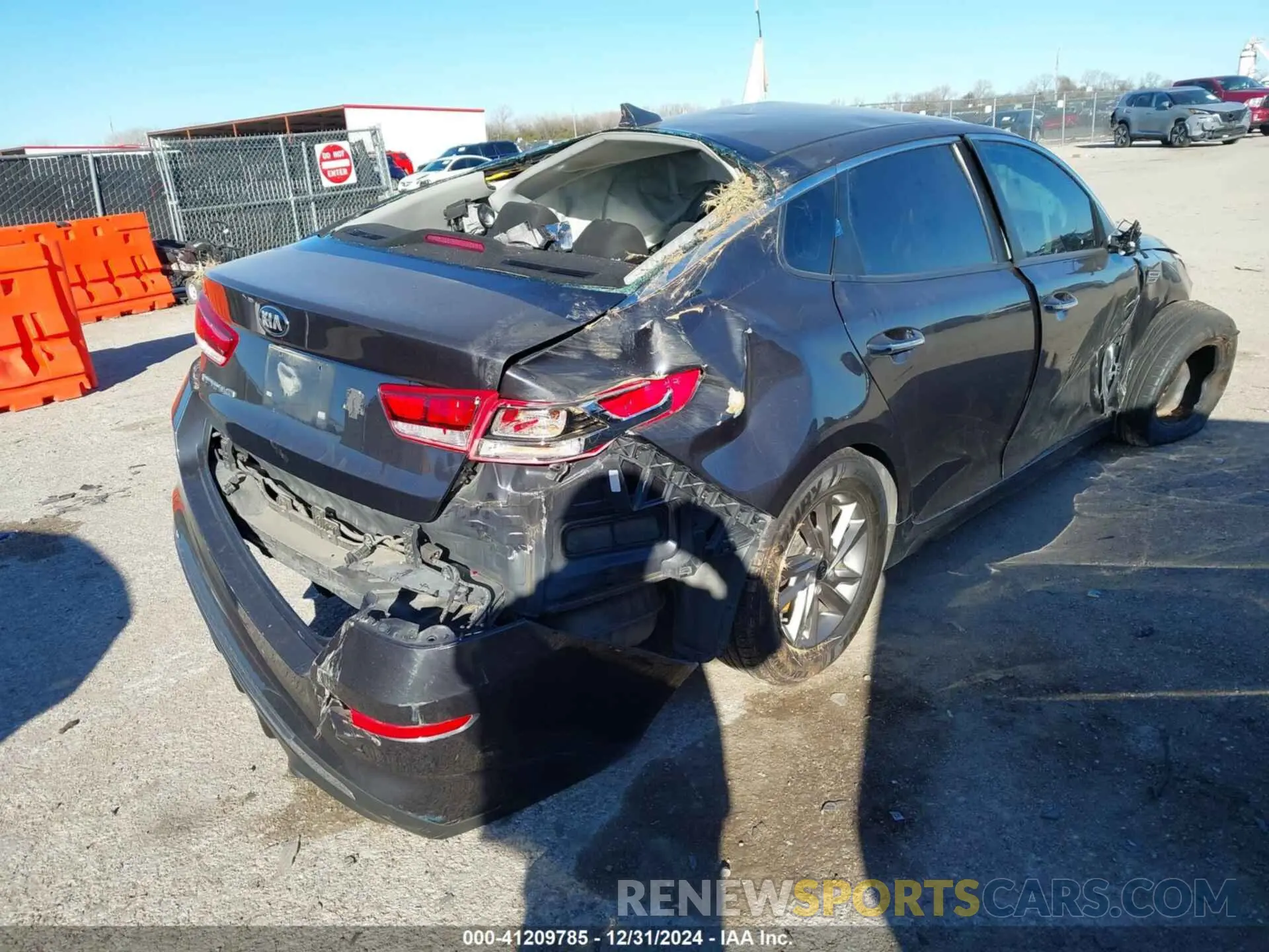 4 fotografías del automóvil dañado 5XXGT4L38KG317836 KIA OPTIMA 2019