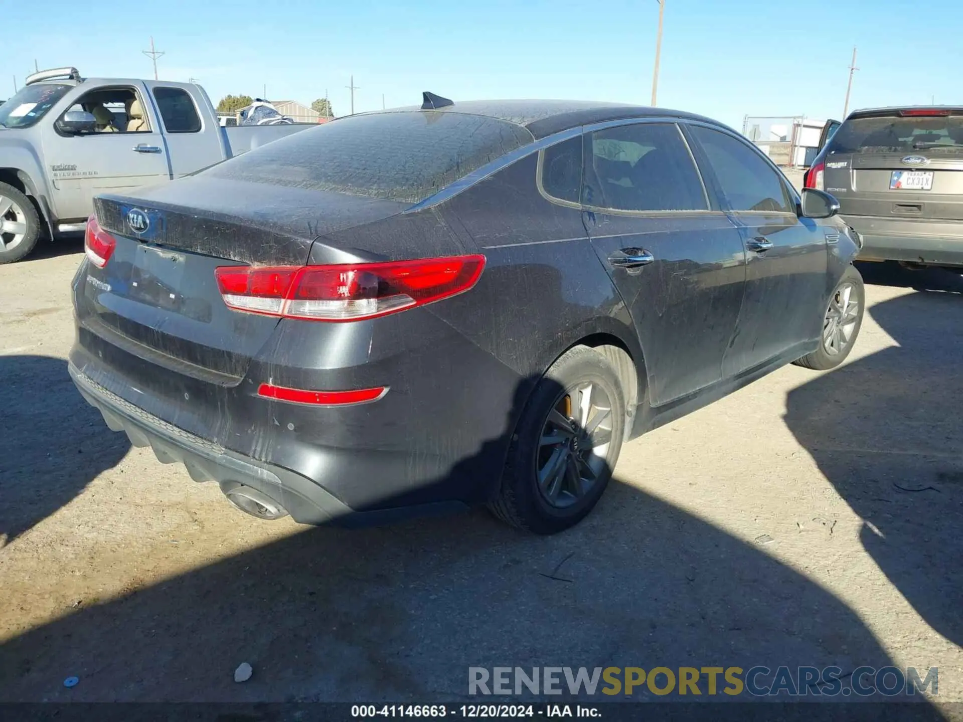 4 fotografías del automóvil dañado 5XXGT4L38KG324429 KIA OPTIMA 2019