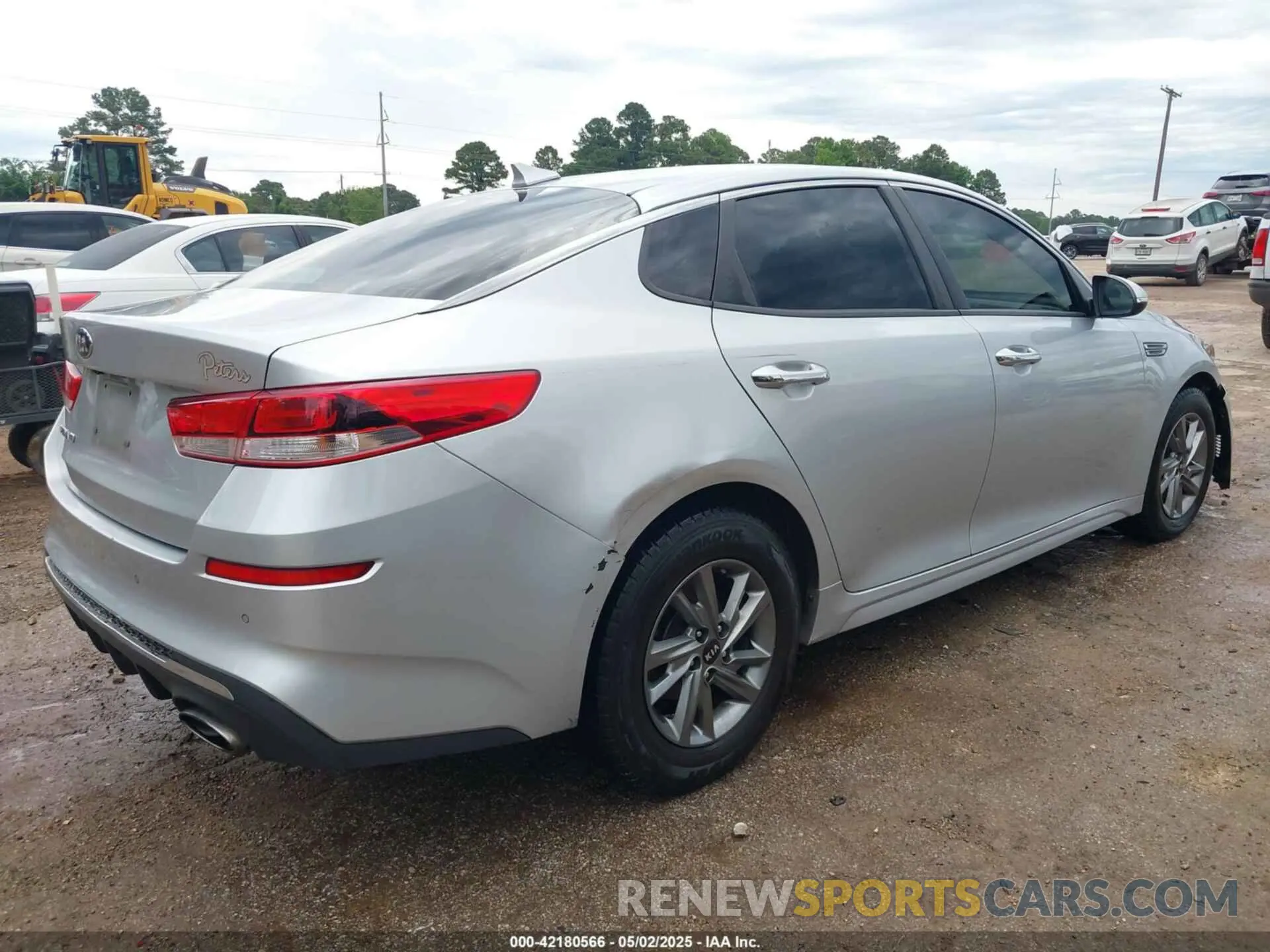 4 fotografías del automóvil dañado 5XXGT4L38KG342820 KIA OPTIMA 2019