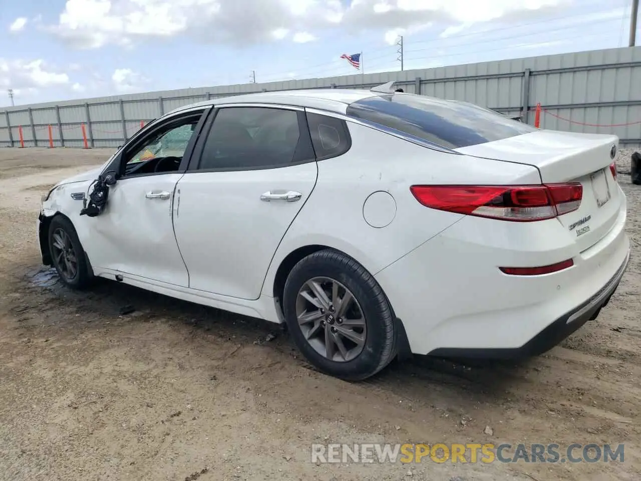2 fotografías del automóvil dañado 5XXGT4L38KG352389 KIA OPTIMA 2019