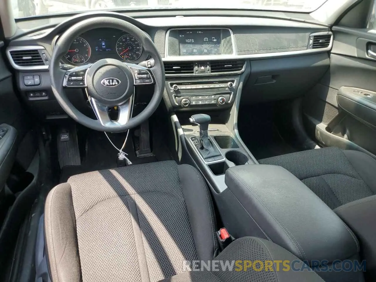 8 fotografías del automóvil dañado 5XXGT4L38KG356622 KIA OPTIMA 2019