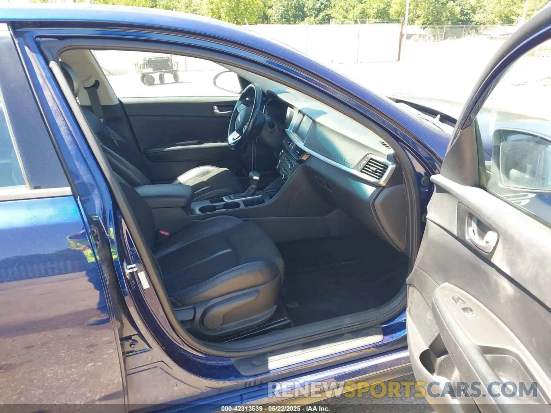5 fotografías del automóvil dañado 5XXGT4L38KG359424 KIA OPTIMA 2019