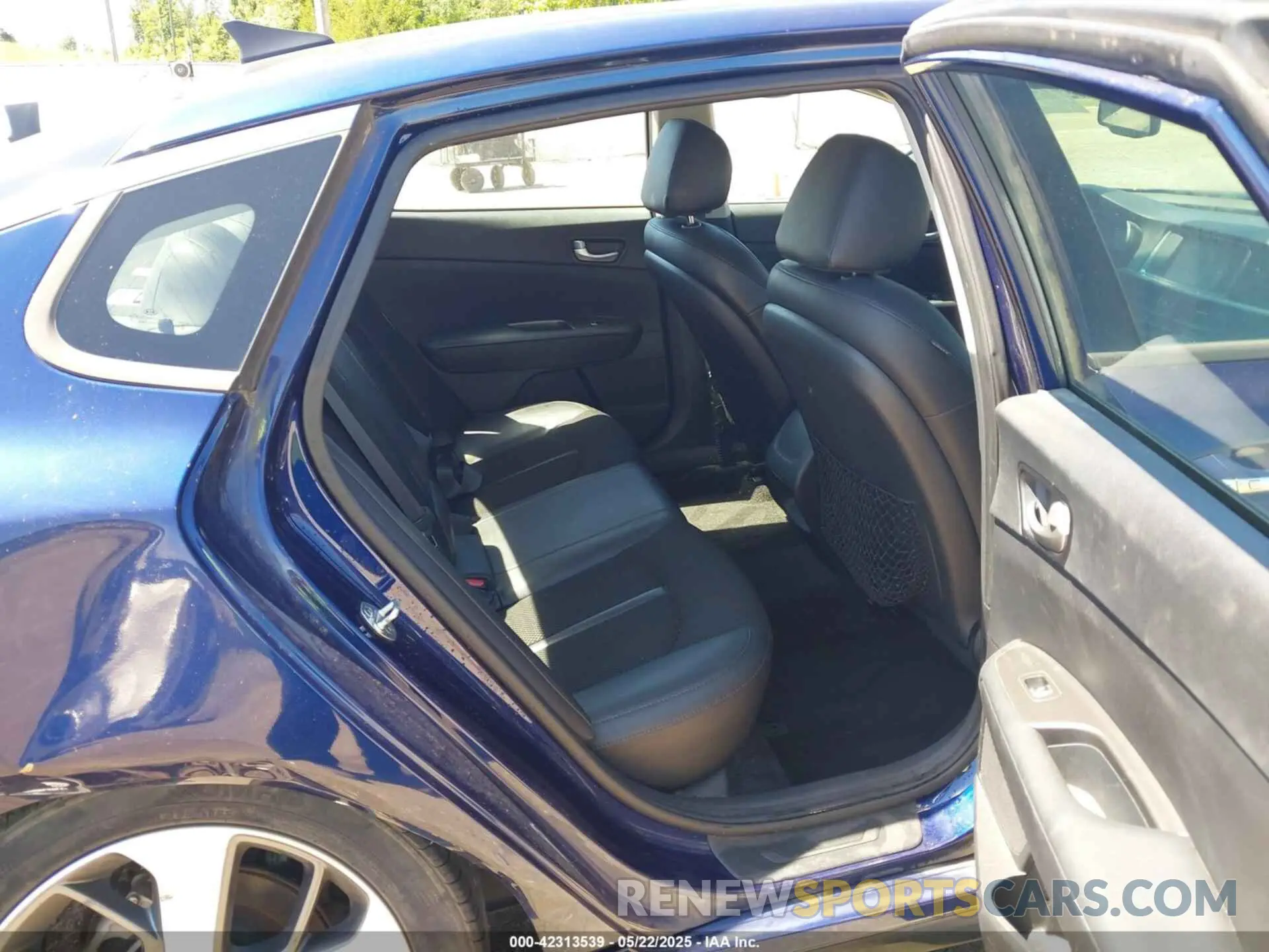 8 fotografías del automóvil dañado 5XXGT4L38KG359424 KIA OPTIMA 2019