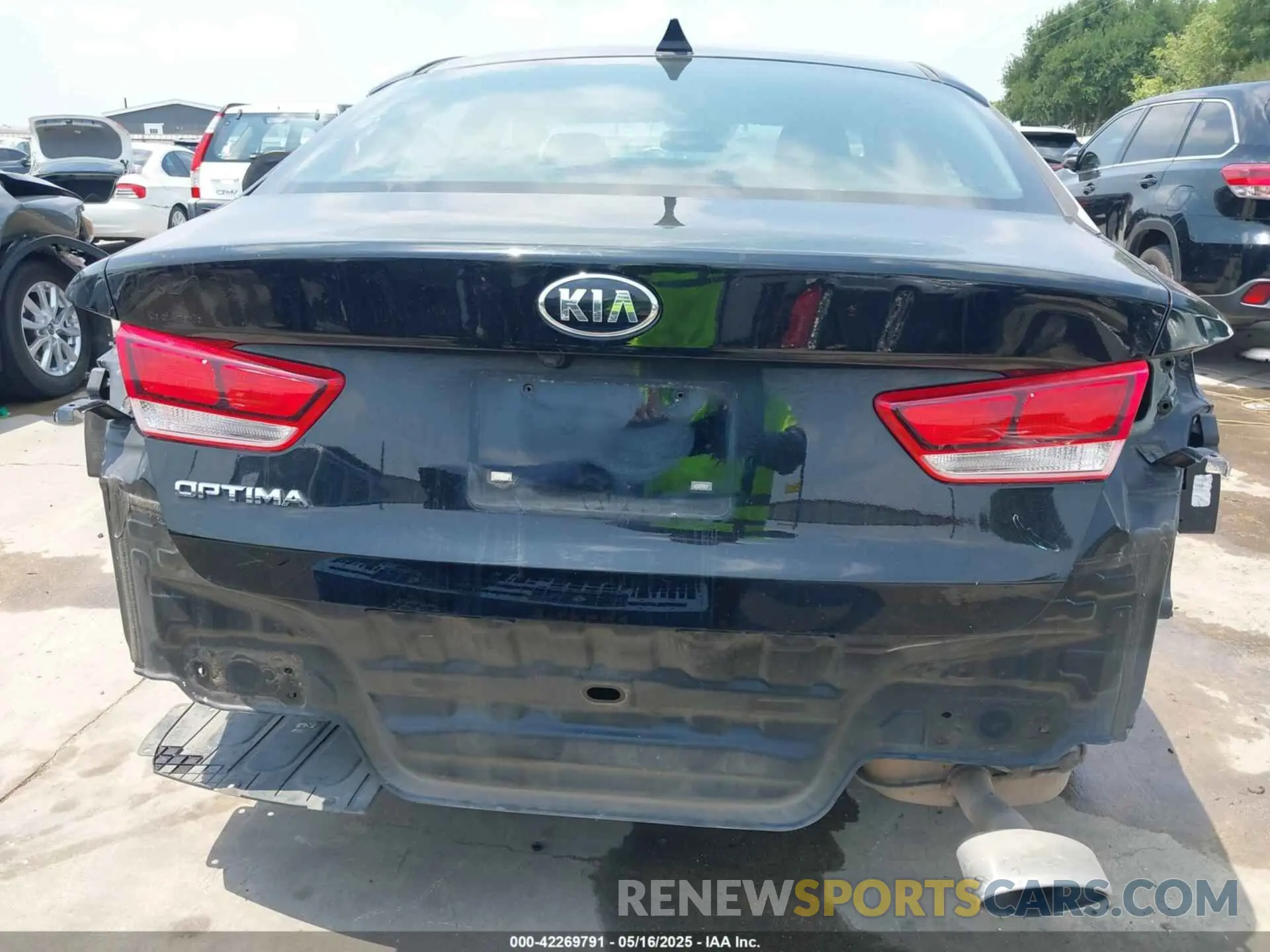 18 fotografías del automóvil dañado 5XXGT4L38KG375297 KIA OPTIMA 2019