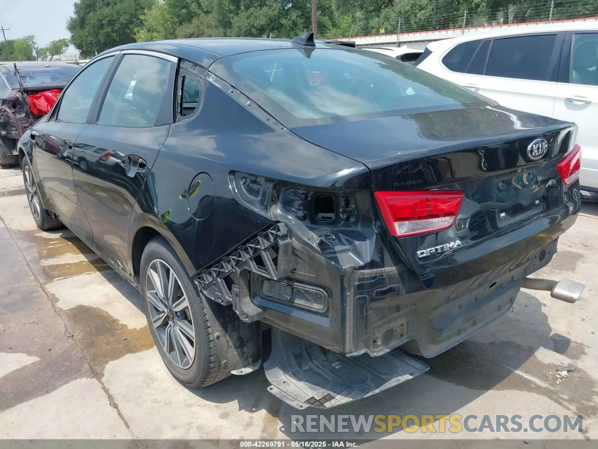 3 fotografías del automóvil dañado 5XXGT4L38KG375297 KIA OPTIMA 2019