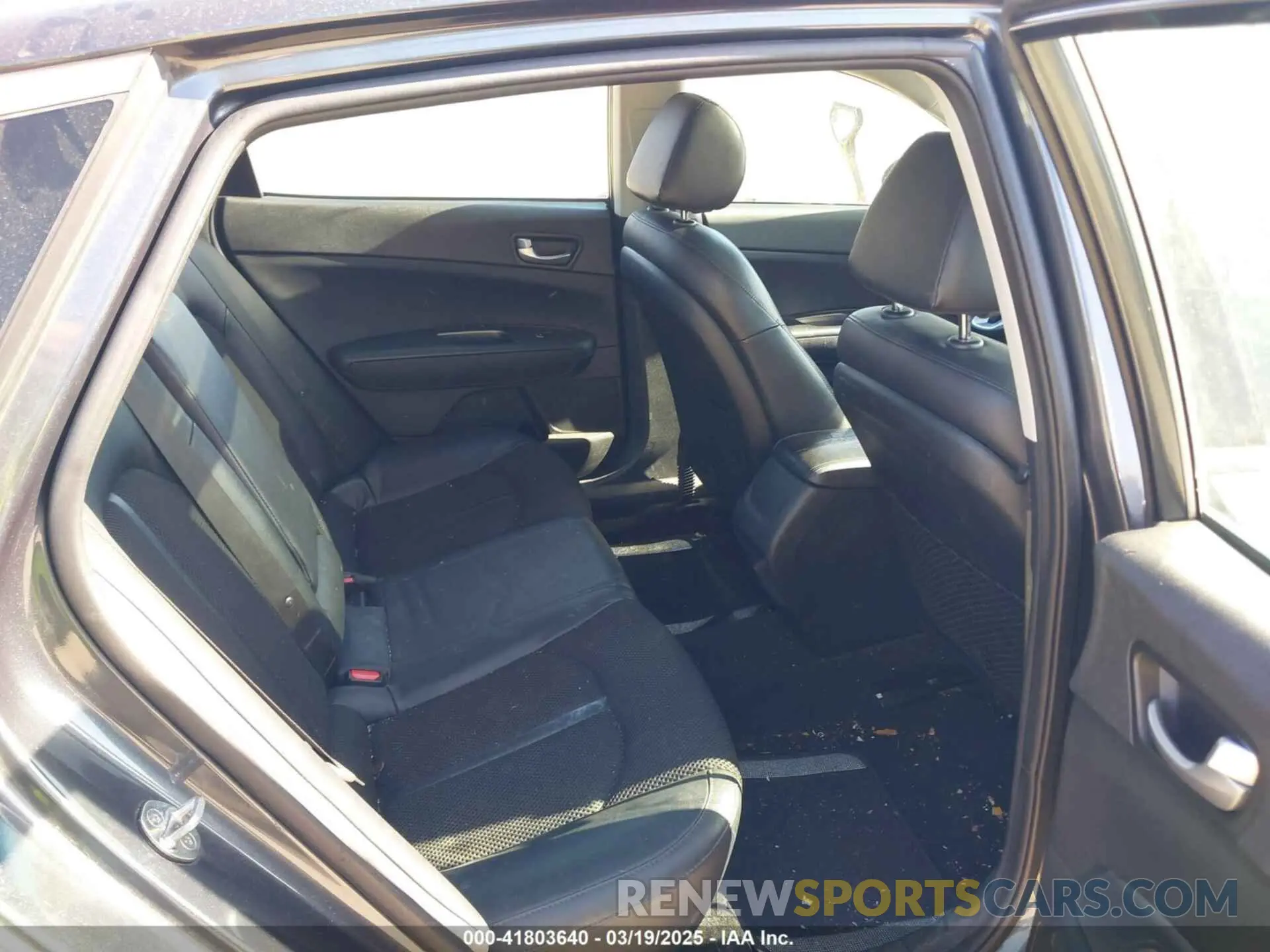 8 fotografías del automóvil dañado 5XXGT4L38KG376191 KIA OPTIMA 2019