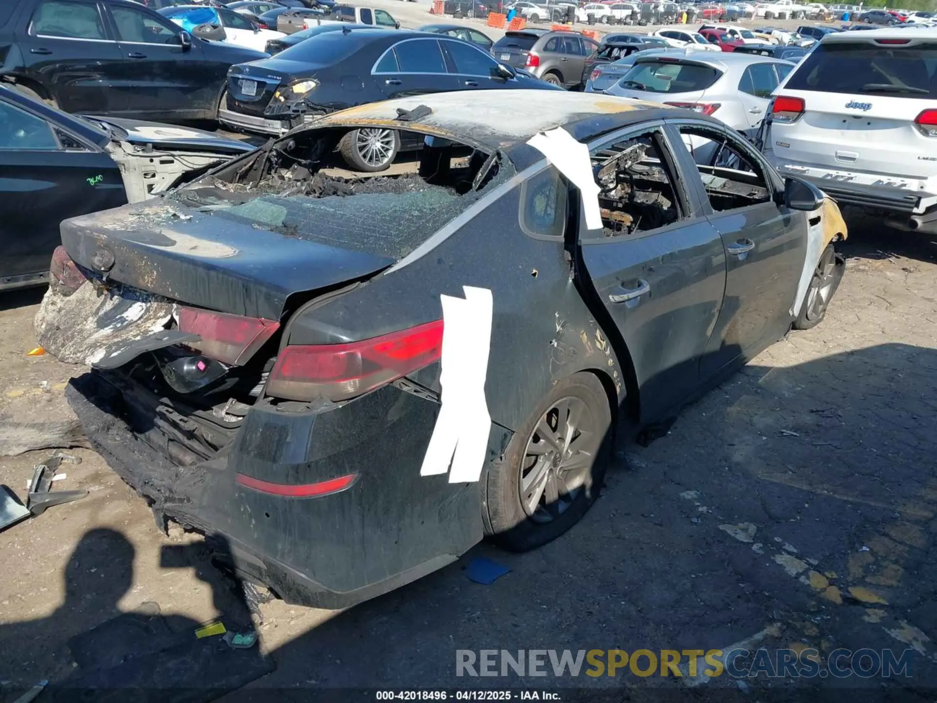 4 fotografías del automóvil dañado 5XXGT4L38KG376482 KIA OPTIMA 2019