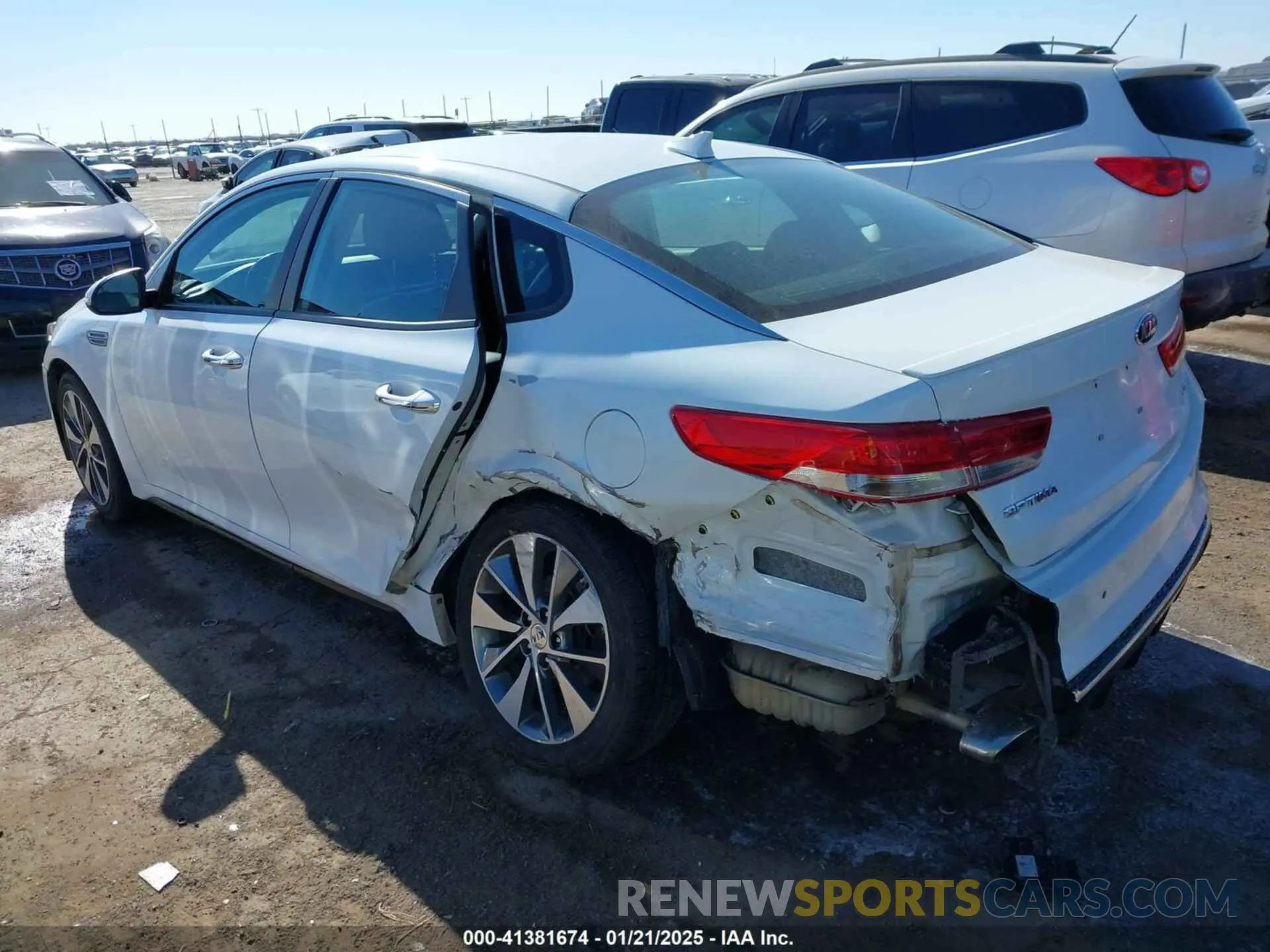 3 fotografías del automóvil dañado 5XXGT4L39KG296267 KIA OPTIMA 2019