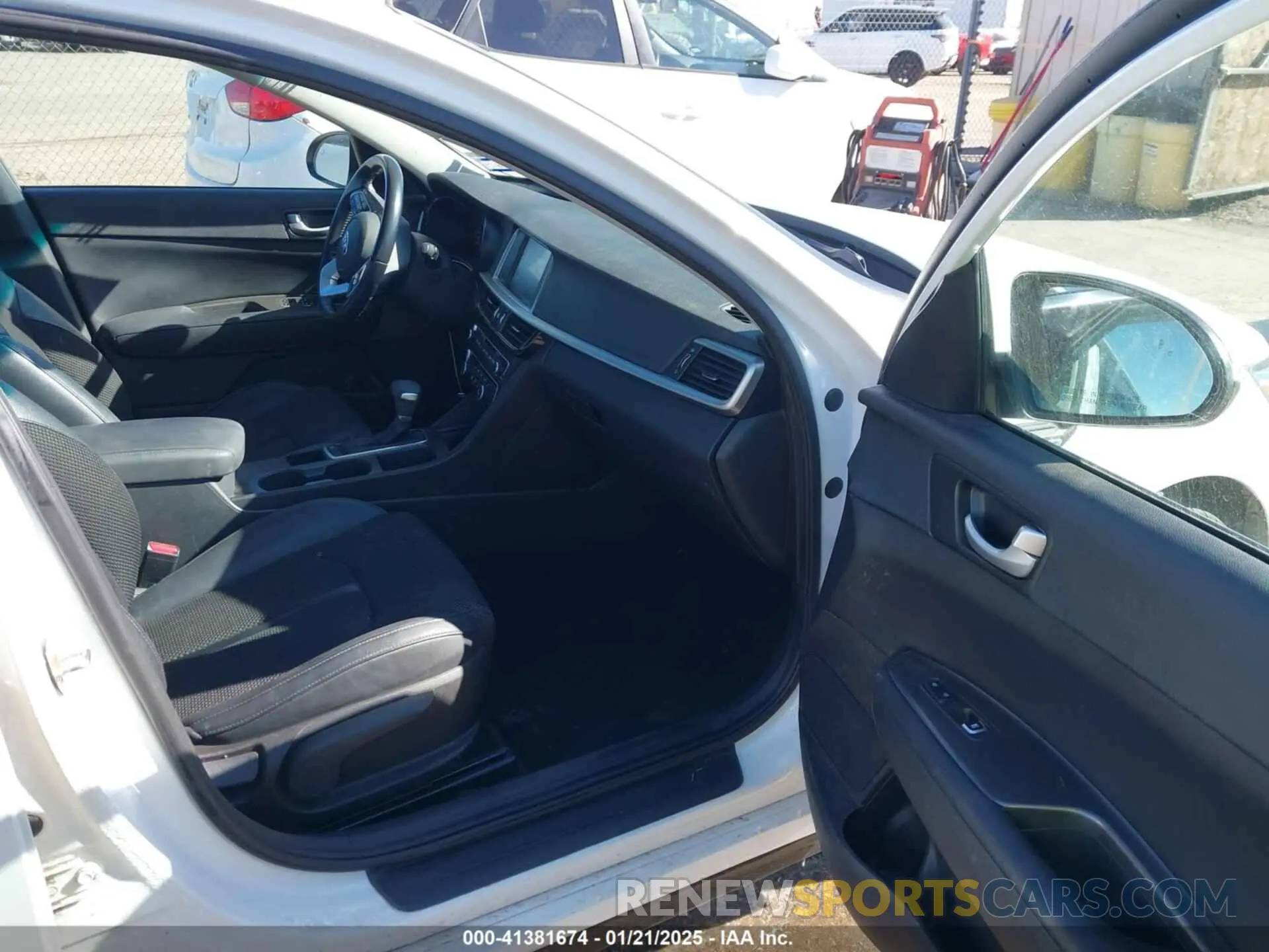 5 fotografías del automóvil dañado 5XXGT4L39KG296267 KIA OPTIMA 2019