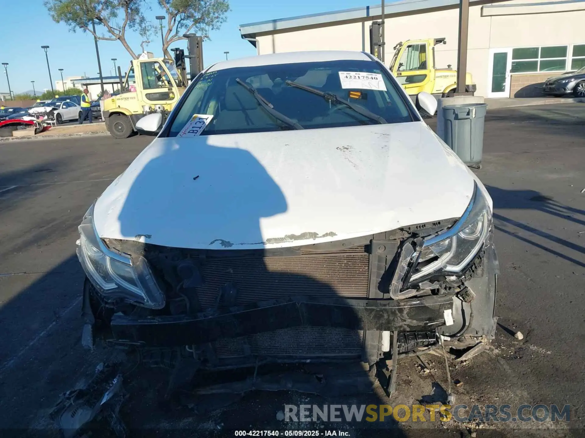12 fotografías del automóvil dañado 5XXGT4L39KG311785 KIA OPTIMA 2019