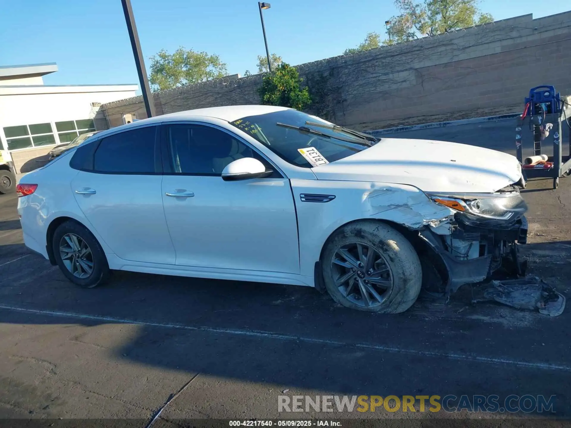 13 fotografías del automóvil dañado 5XXGT4L39KG311785 KIA OPTIMA 2019