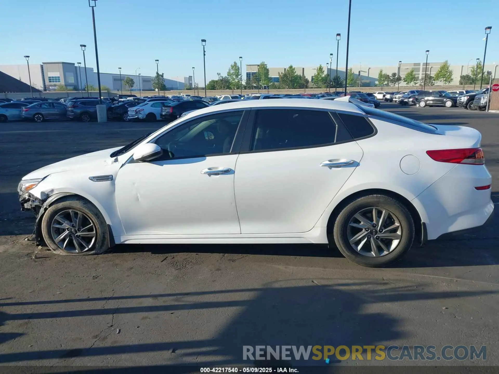 14 fotografías del automóvil dañado 5XXGT4L39KG311785 KIA OPTIMA 2019