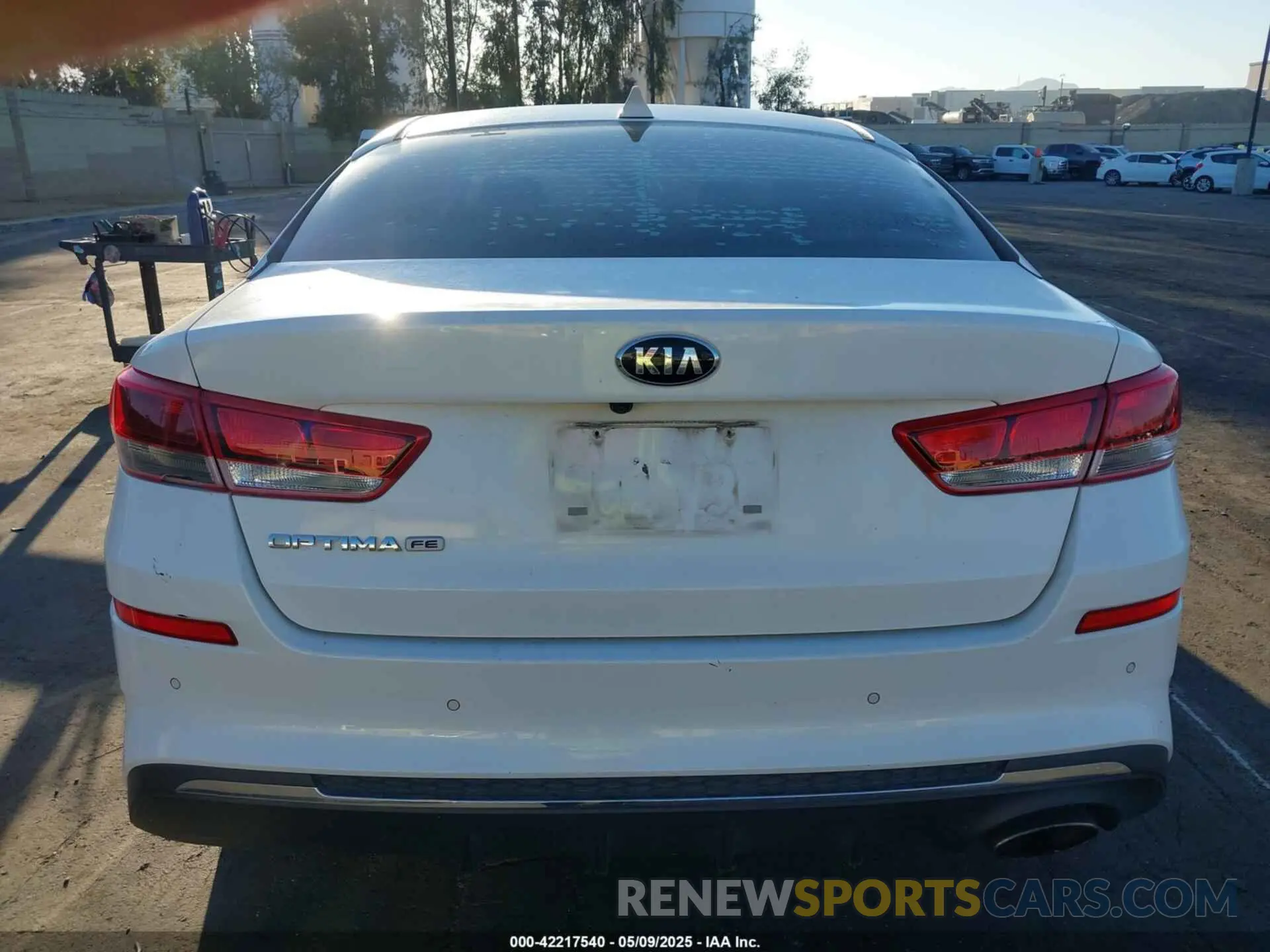16 fotografías del automóvil dañado 5XXGT4L39KG311785 KIA OPTIMA 2019