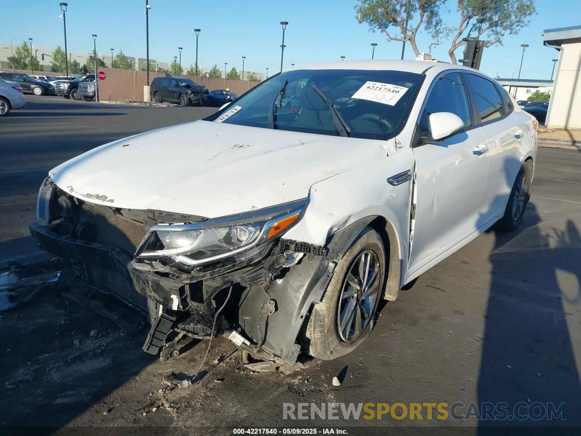 2 fotografías del automóvil dañado 5XXGT4L39KG311785 KIA OPTIMA 2019