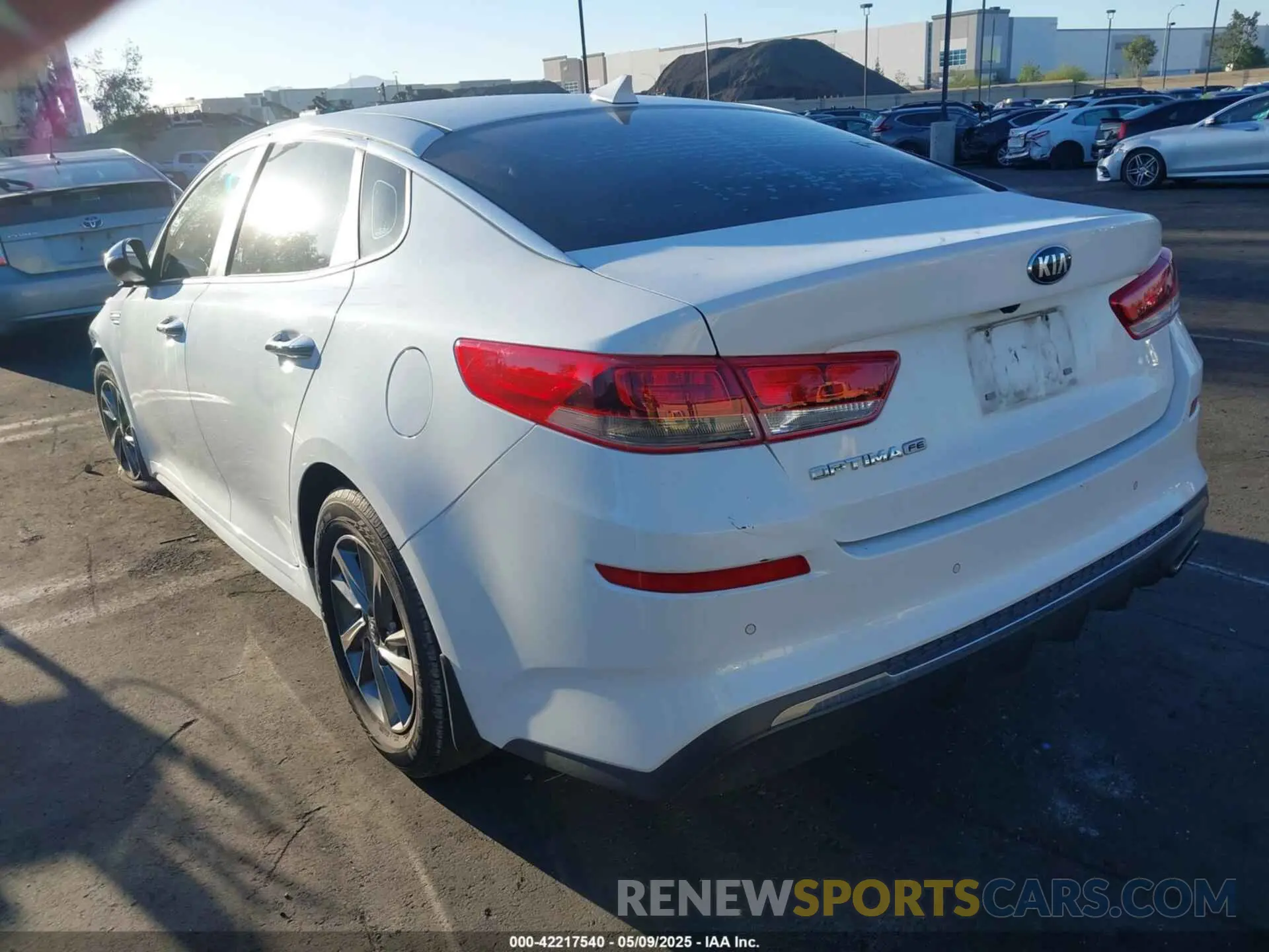 3 fotografías del automóvil dañado 5XXGT4L39KG311785 KIA OPTIMA 2019