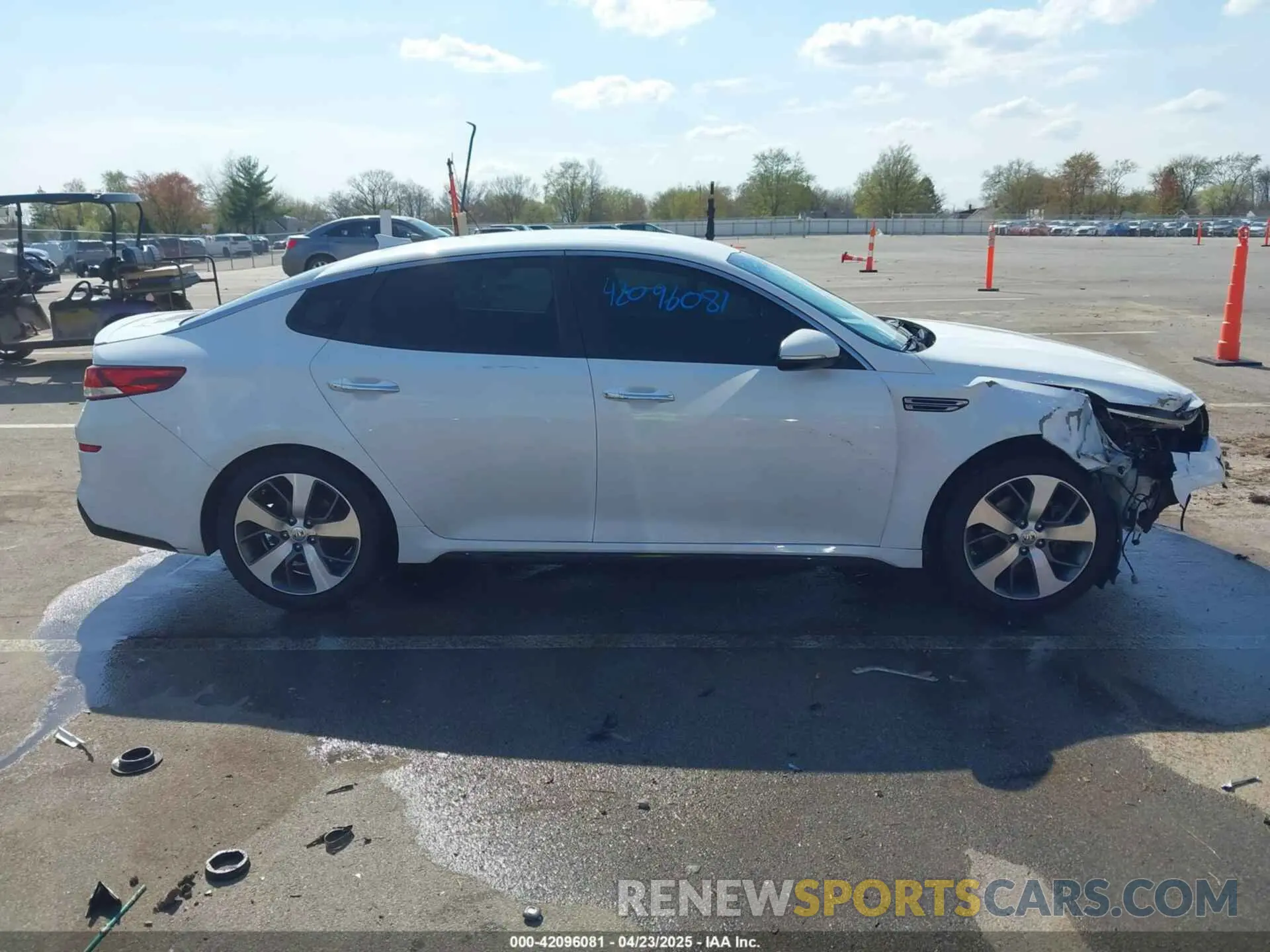 14 fotografías del automóvil dañado 5XXGT4L39KG322754 KIA OPTIMA 2019