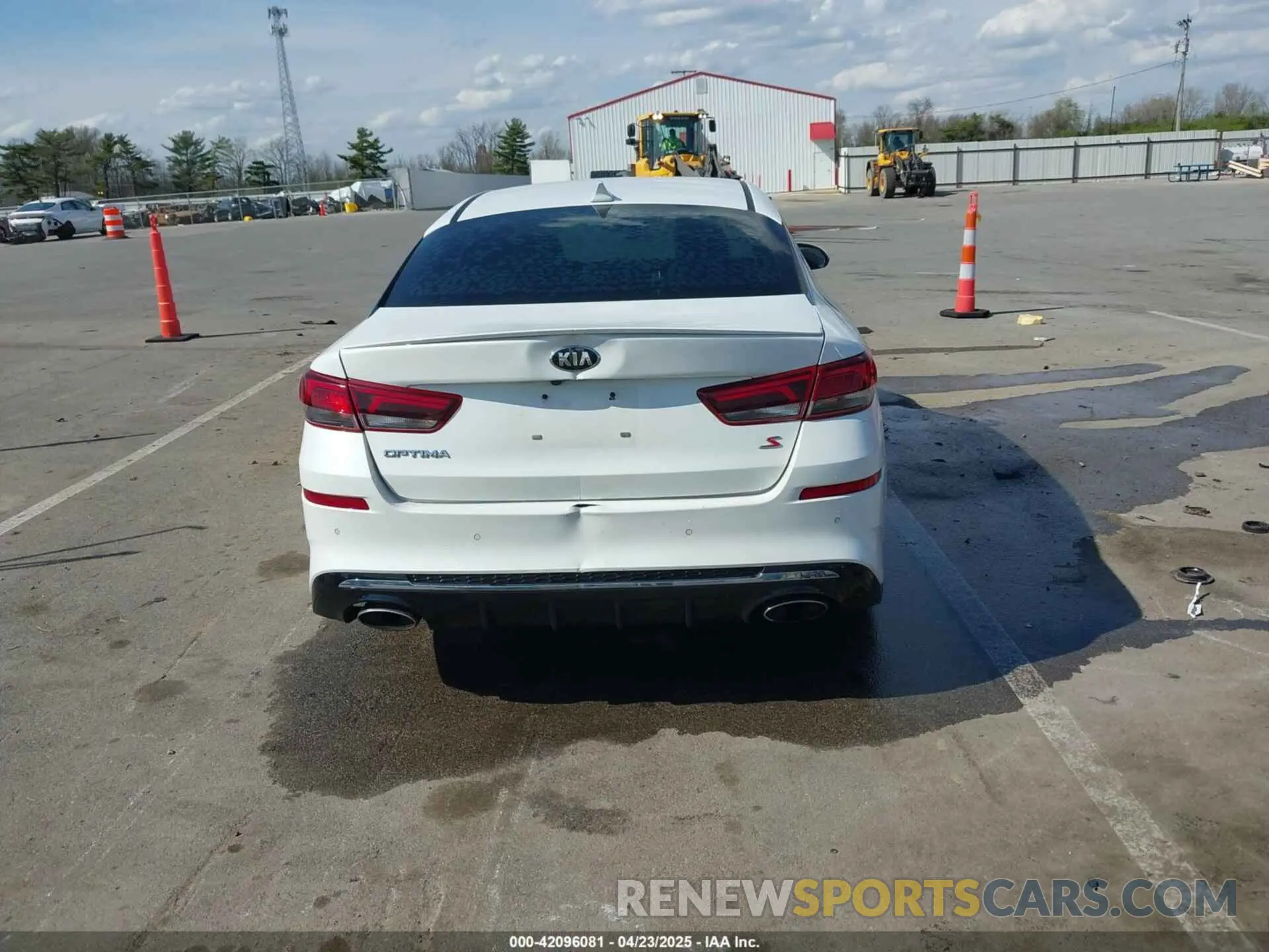 17 fotografías del automóvil dañado 5XXGT4L39KG322754 KIA OPTIMA 2019