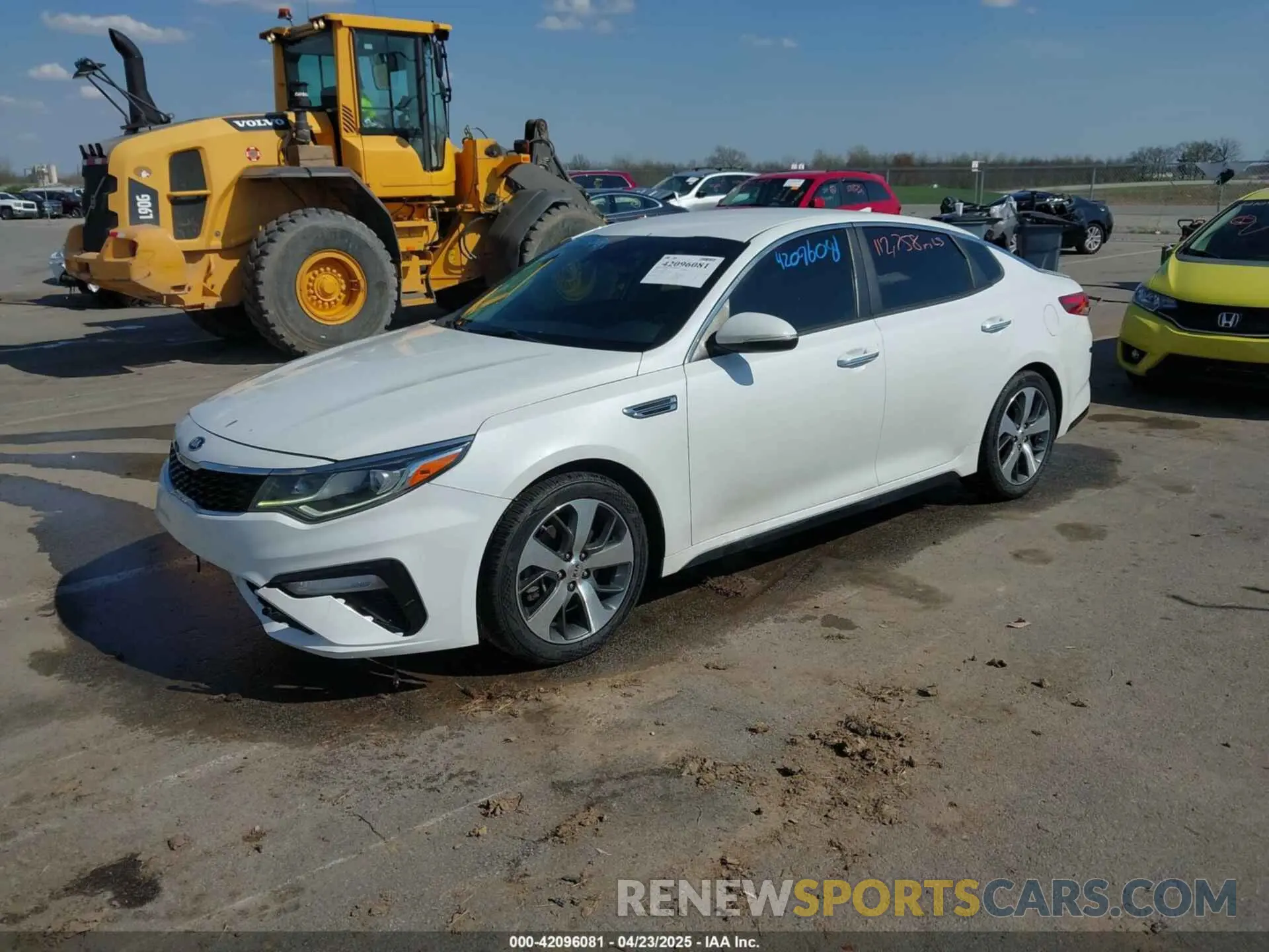 2 fotografías del automóvil dañado 5XXGT4L39KG322754 KIA OPTIMA 2019
