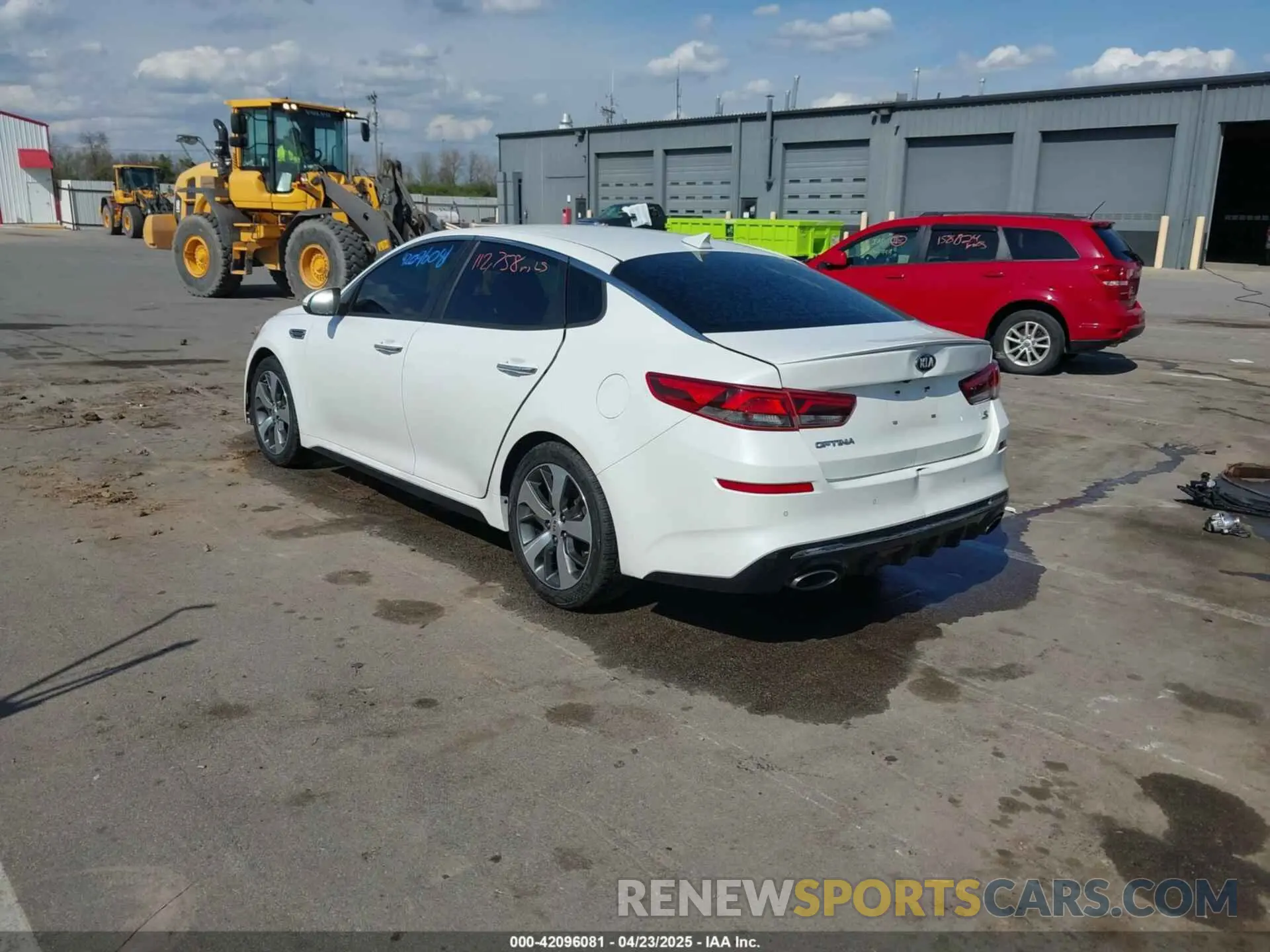 3 fotografías del automóvil dañado 5XXGT4L39KG322754 KIA OPTIMA 2019