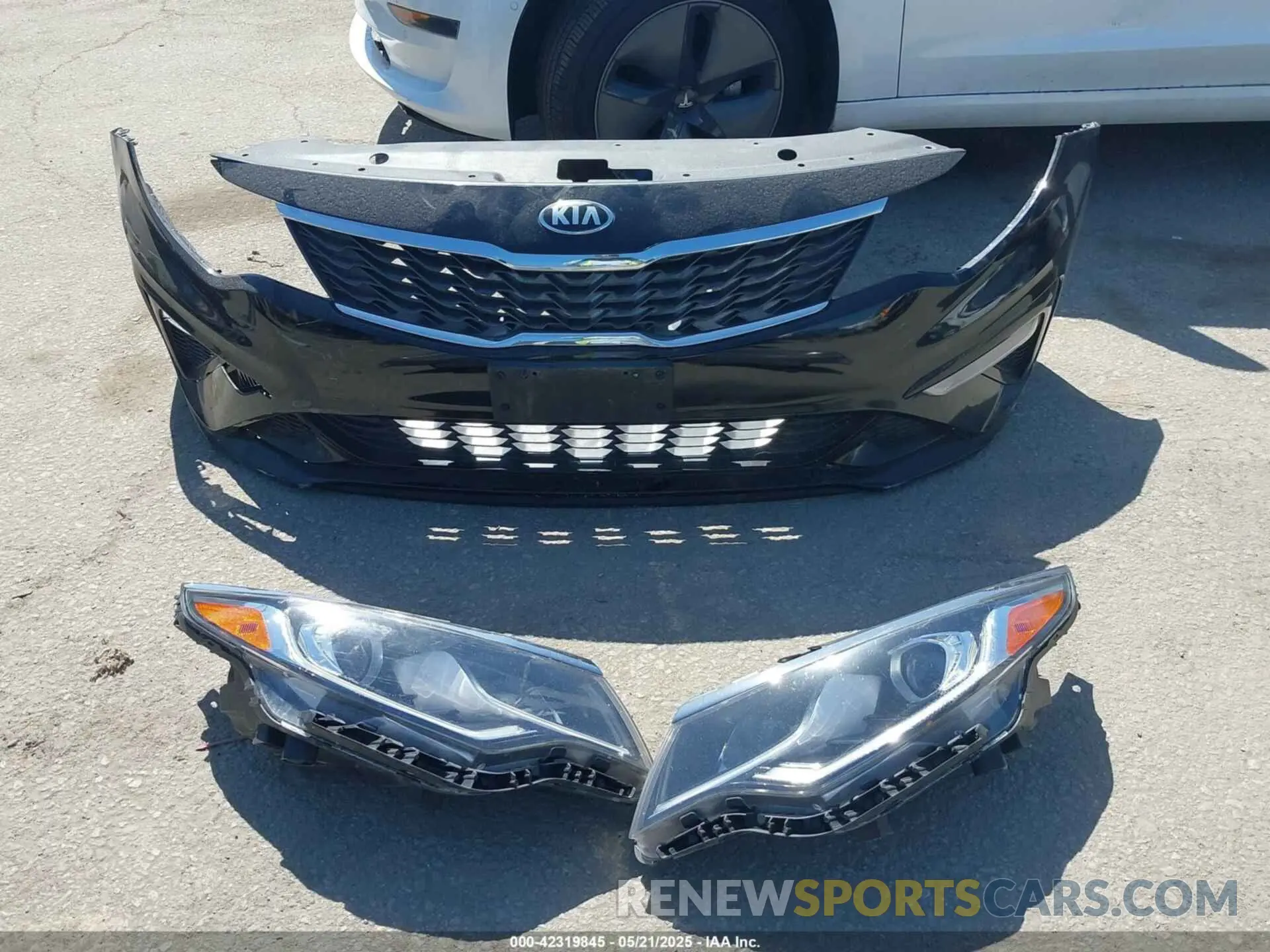 12 fotografías del automóvil dañado 5XXGT4L39KG324374 KIA OPTIMA 2019