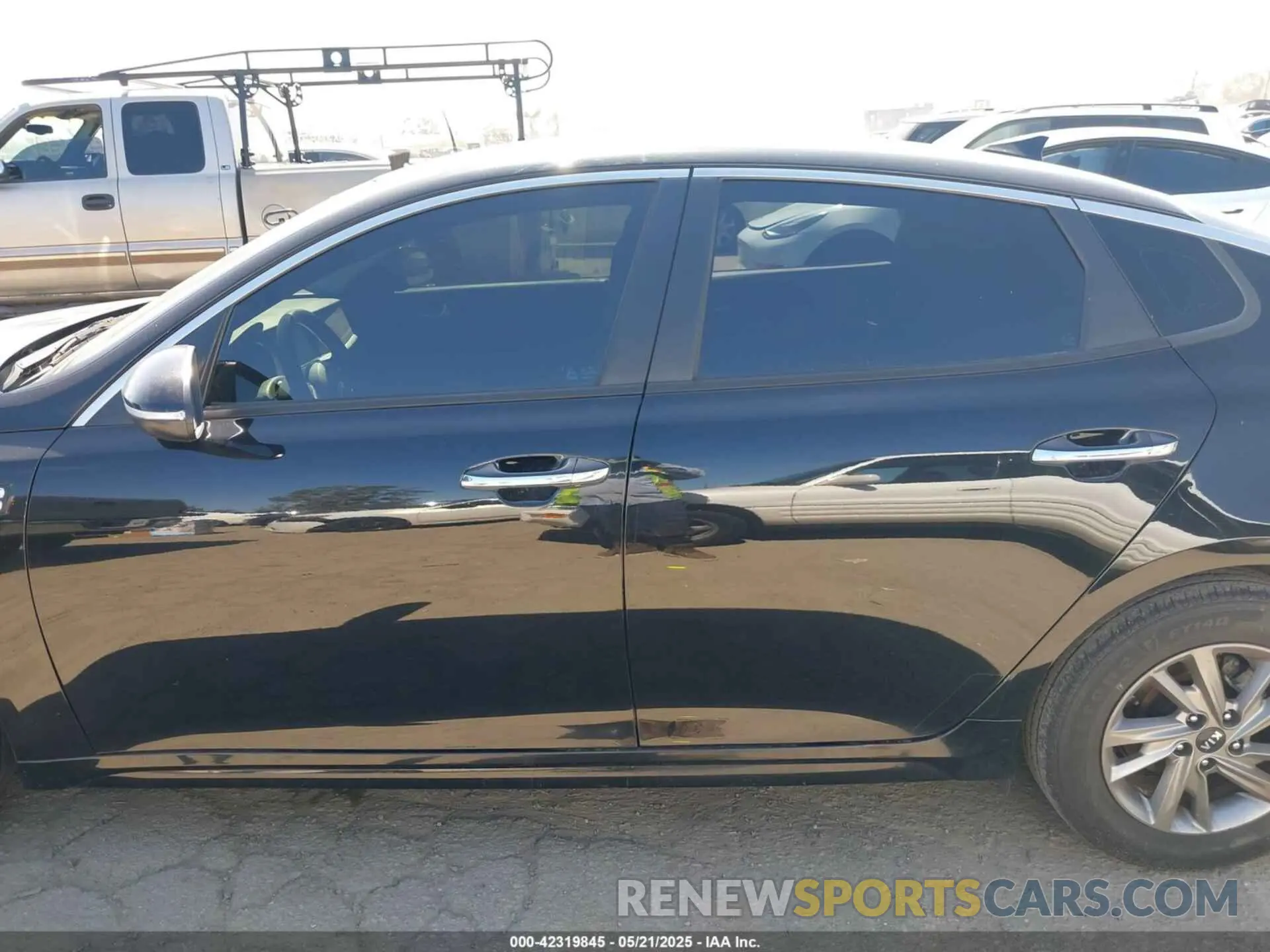 15 fotografías del automóvil dañado 5XXGT4L39KG324374 KIA OPTIMA 2019