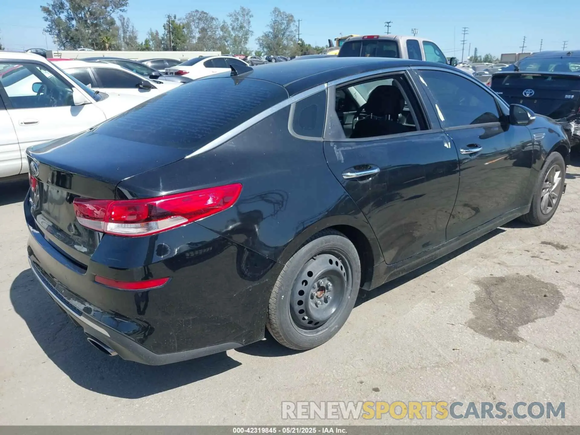 4 fotografías del automóvil dañado 5XXGT4L39KG324374 KIA OPTIMA 2019