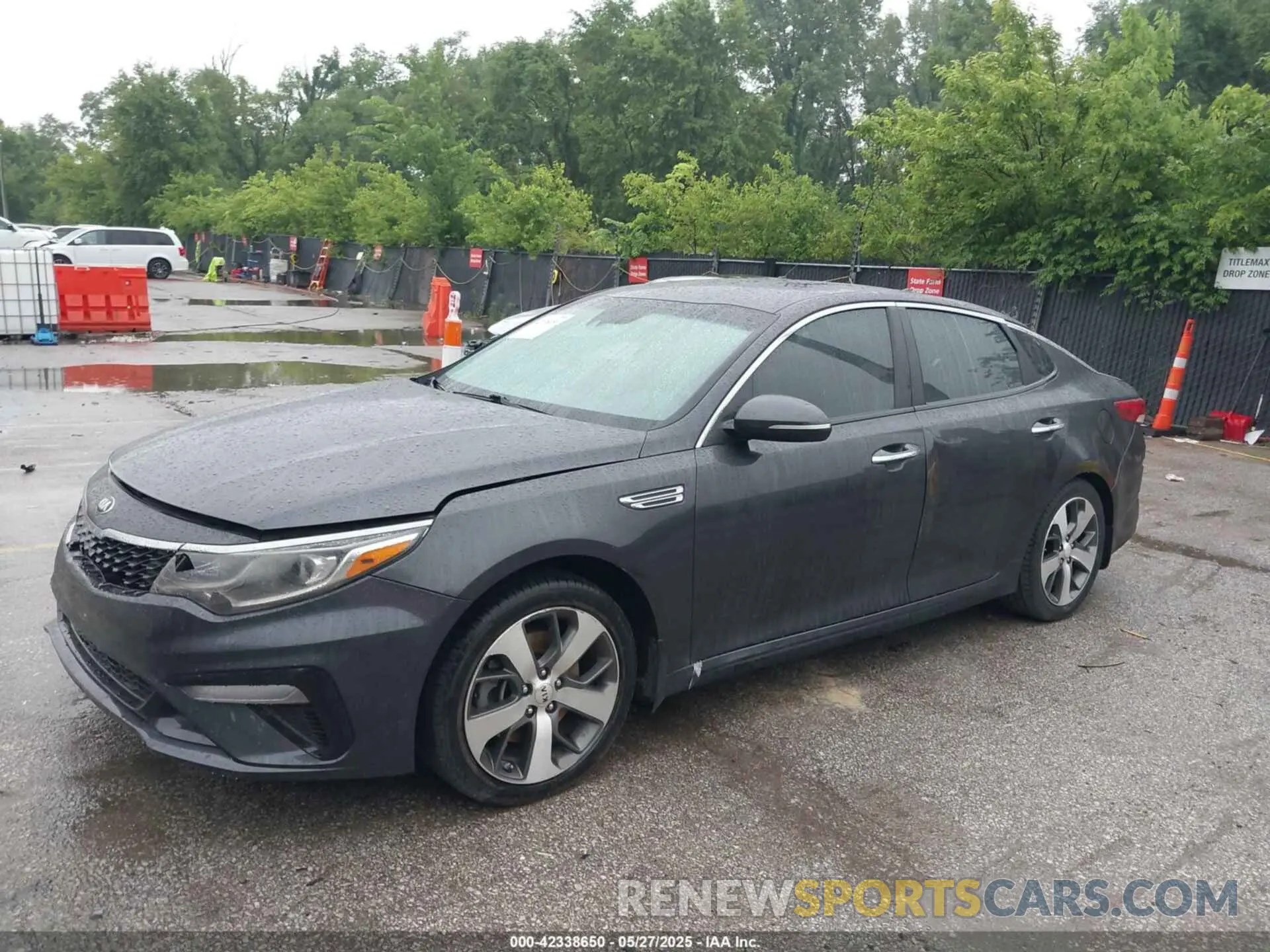 2 fotografías del automóvil dañado 5XXGT4L39KG325878 KIA OPTIMA 2019