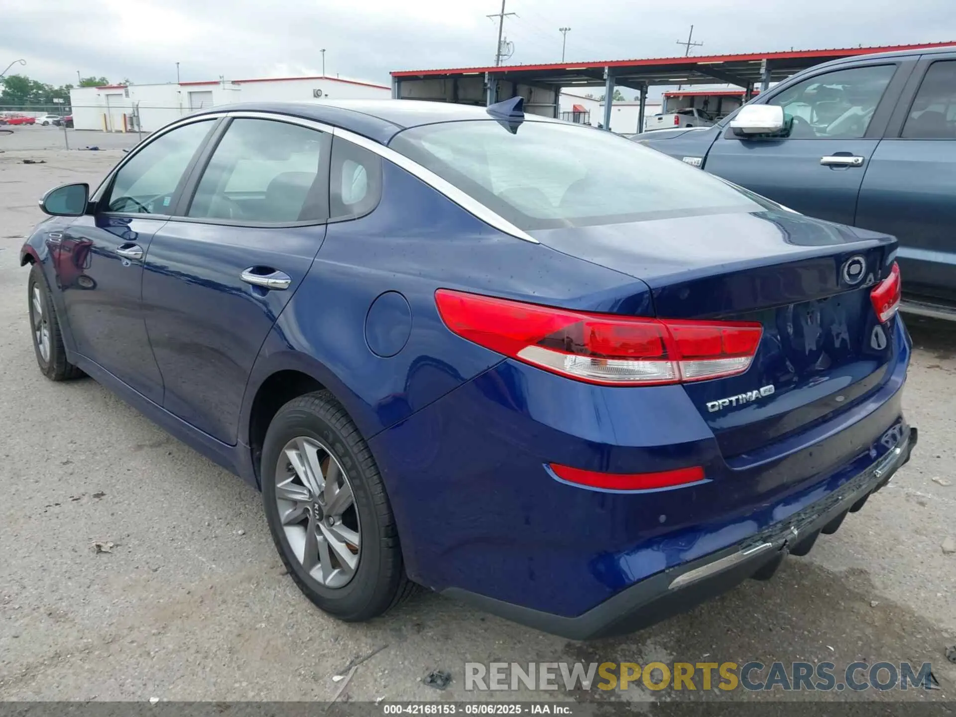 3 fotografías del automóvil dañado 5XXGT4L39KG352319 KIA OPTIMA 2019