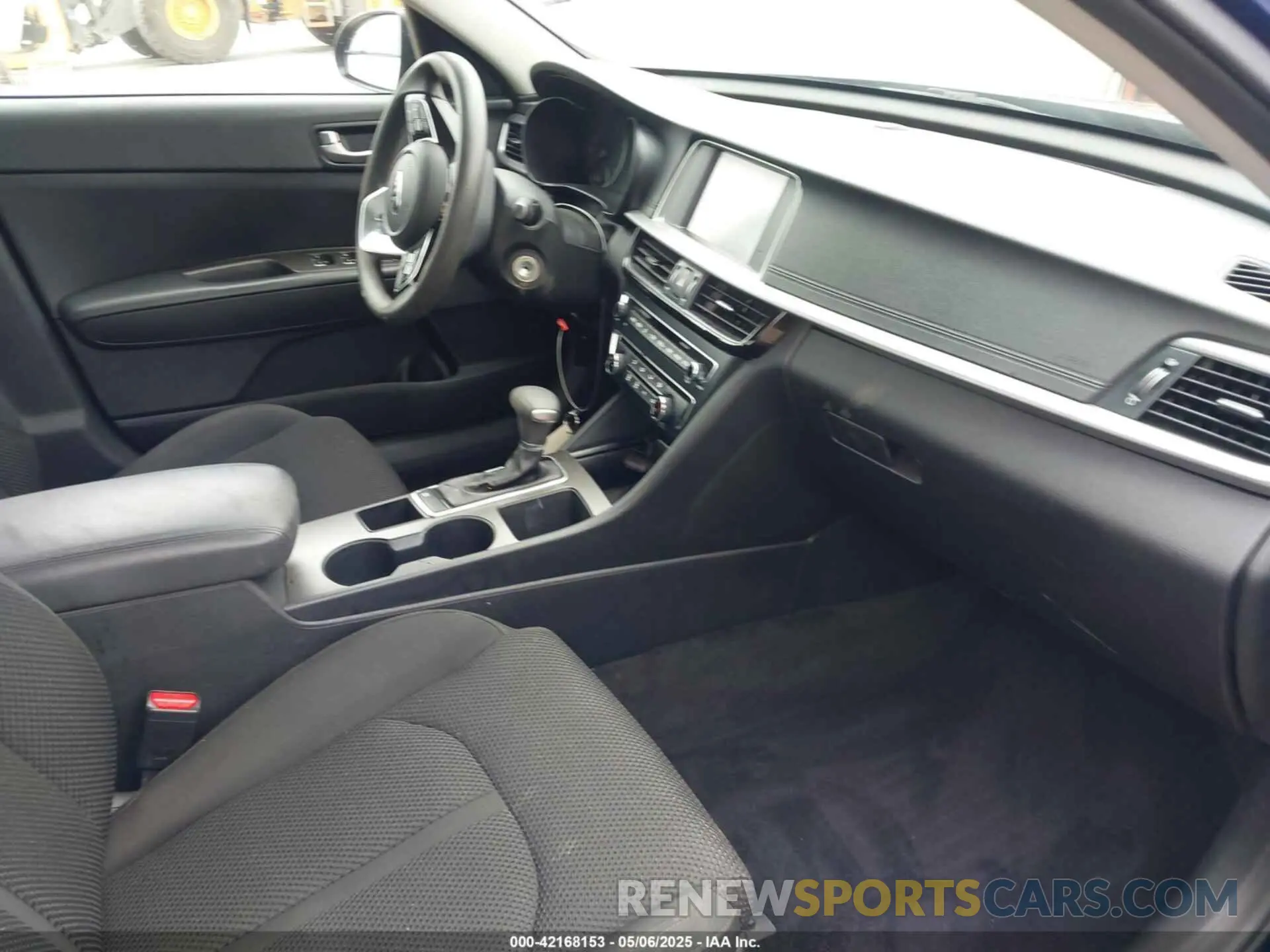 5 fotografías del automóvil dañado 5XXGT4L39KG352319 KIA OPTIMA 2019