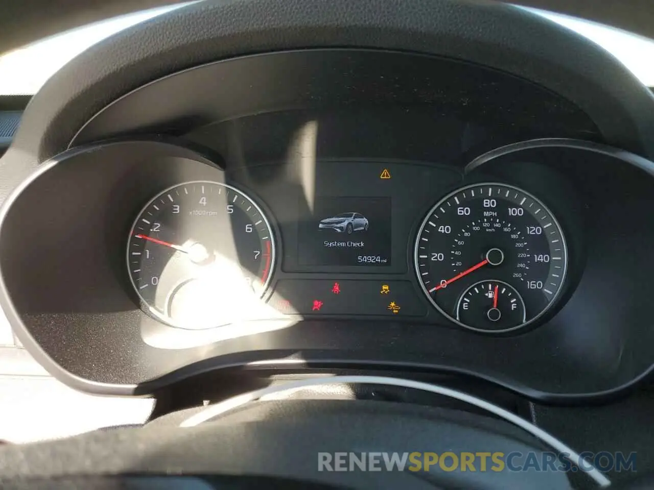 9 fotografías del automóvil dañado 5XXGT4L39KG355947 KIA OPTIMA 2019