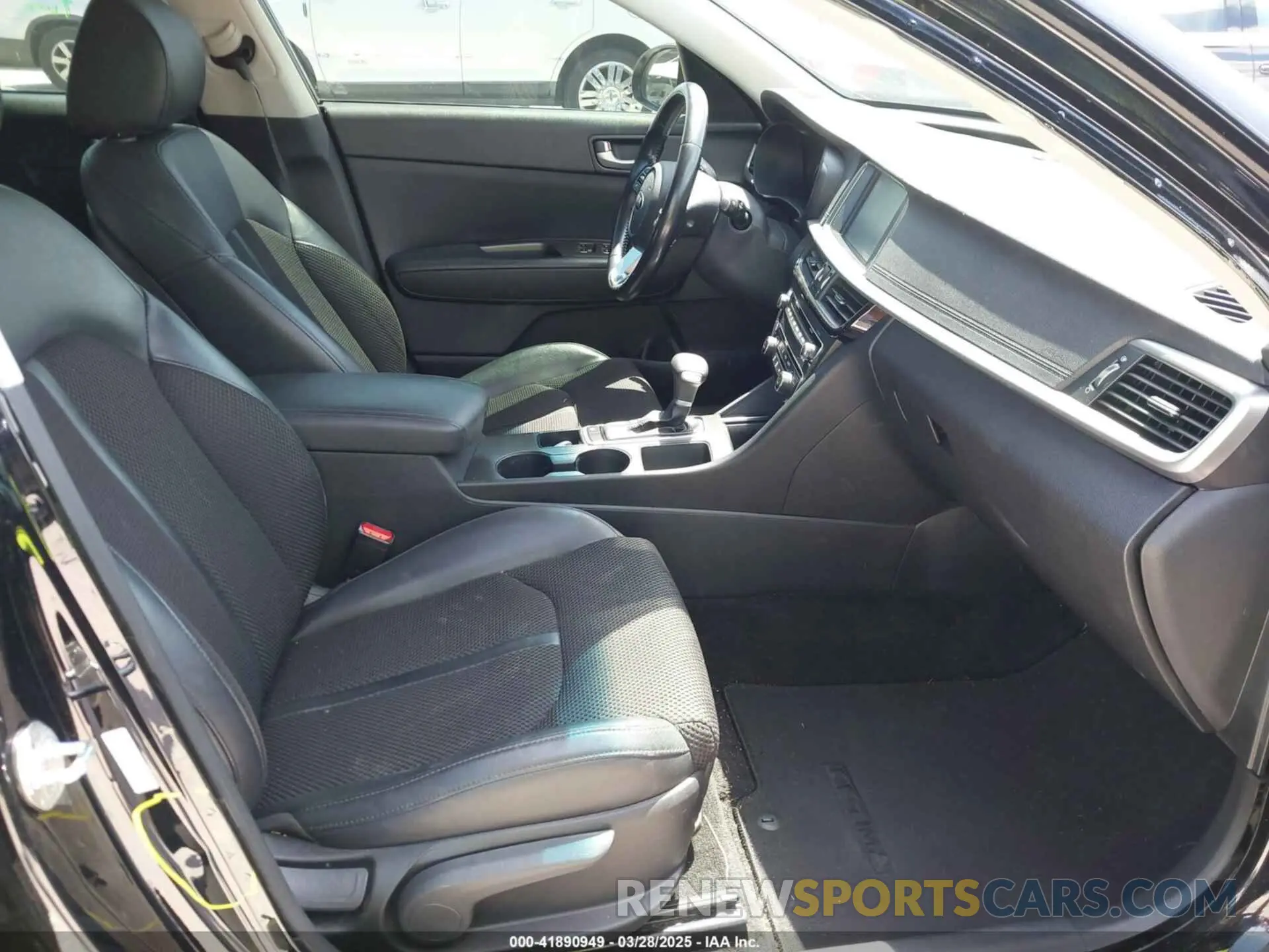 5 fotografías del automóvil dañado 5XXGT4L39KG356953 KIA OPTIMA 2019